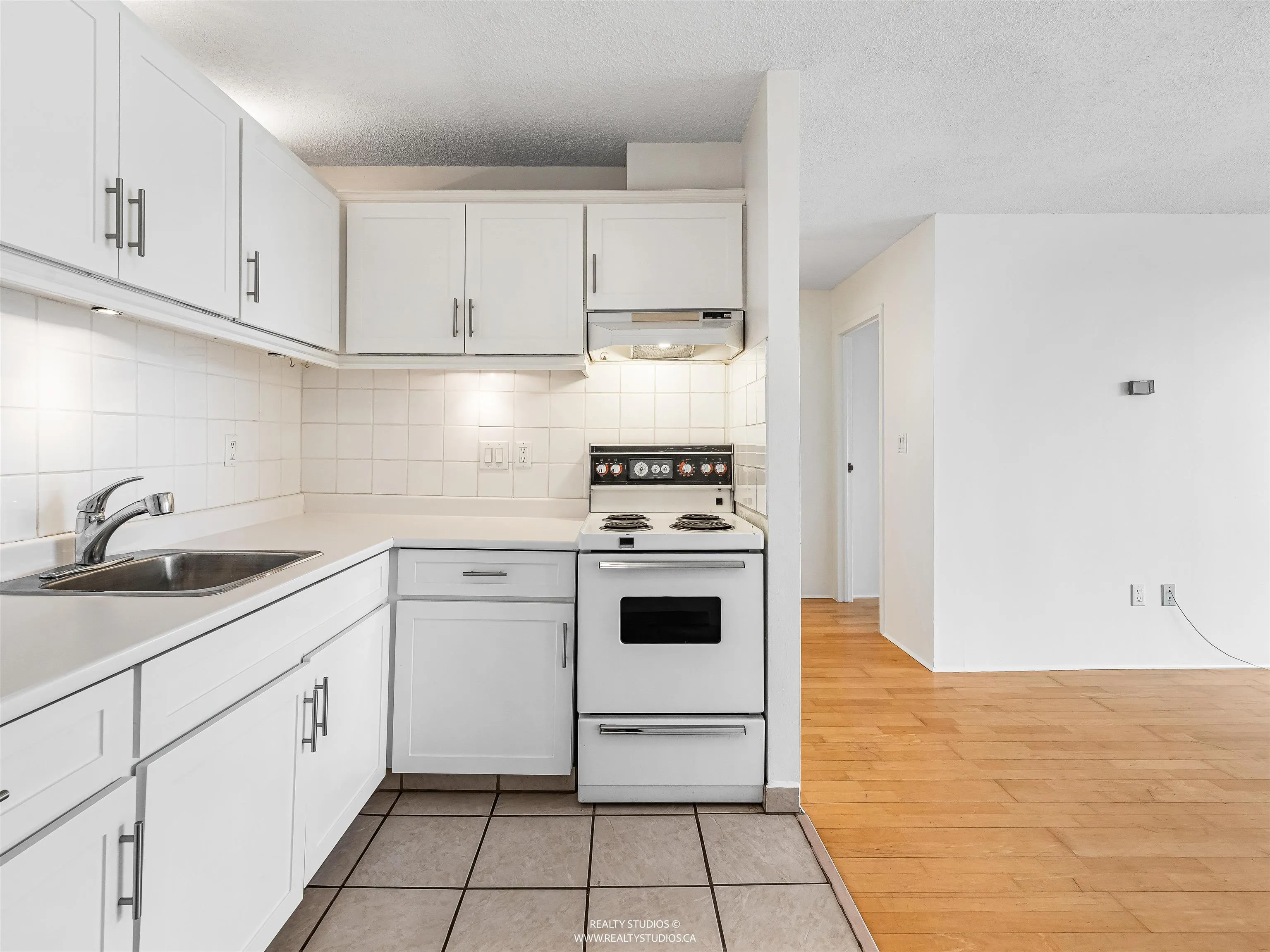 1605 145 St. Georges Avenue