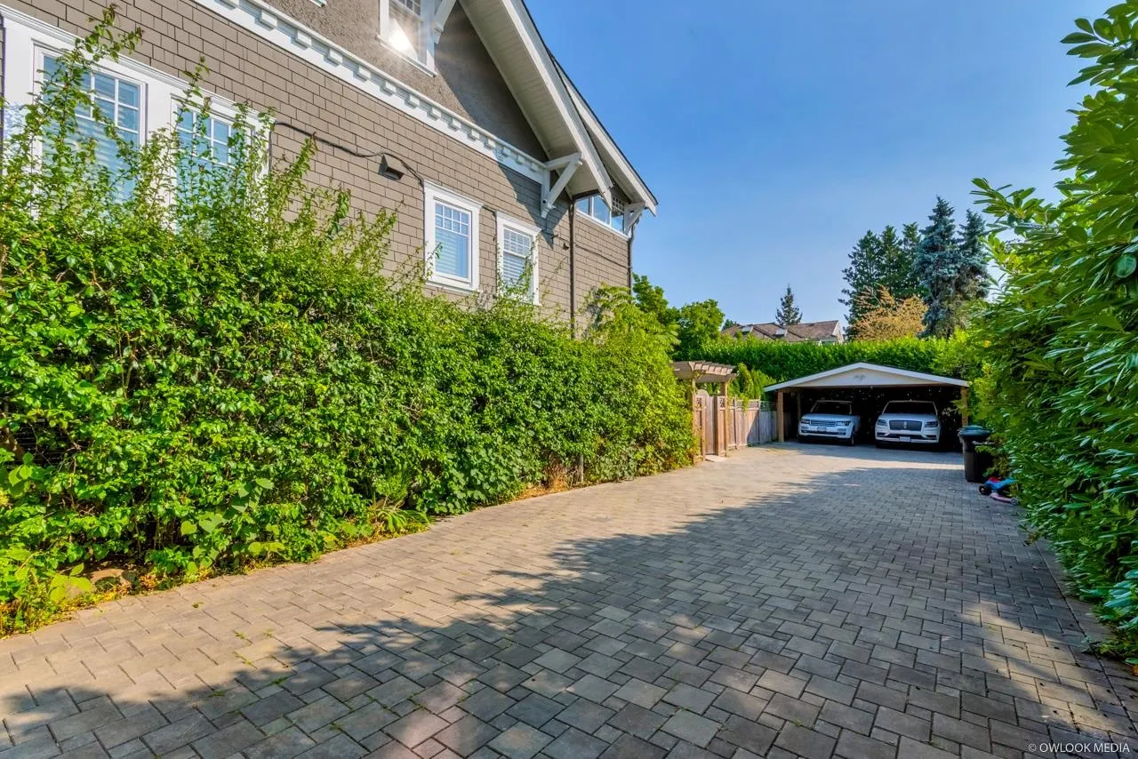 1670 W 49th Avenue