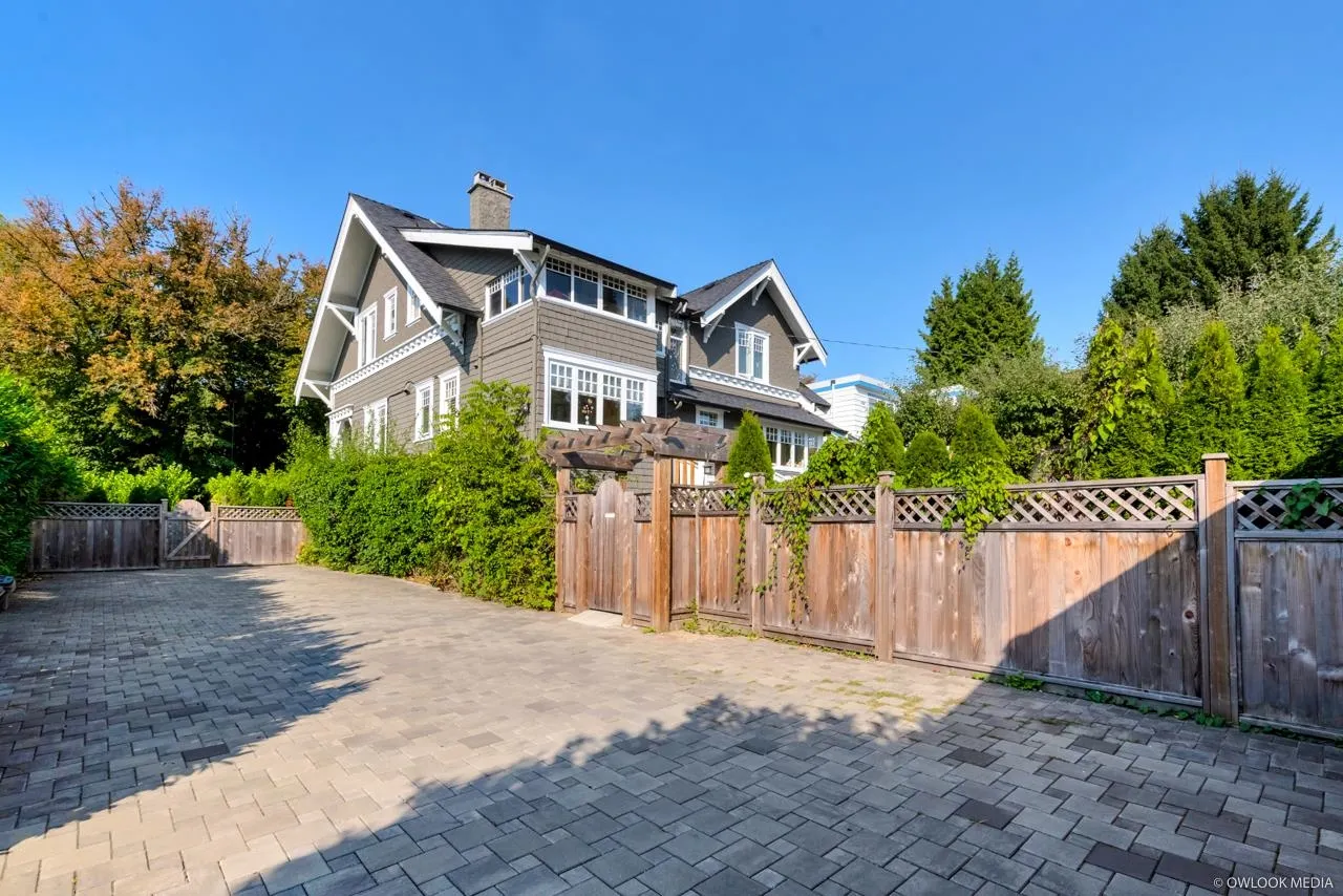 1670 W 49th Avenue