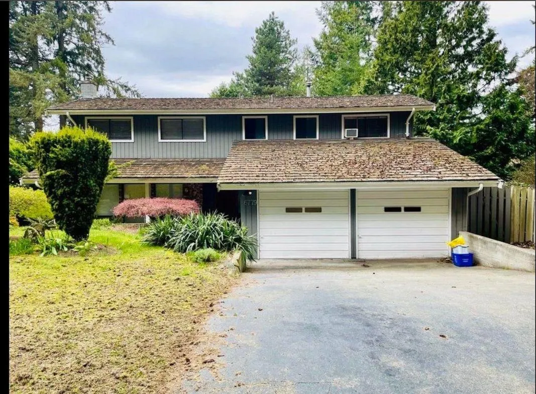 6779 Carncross Crescent
