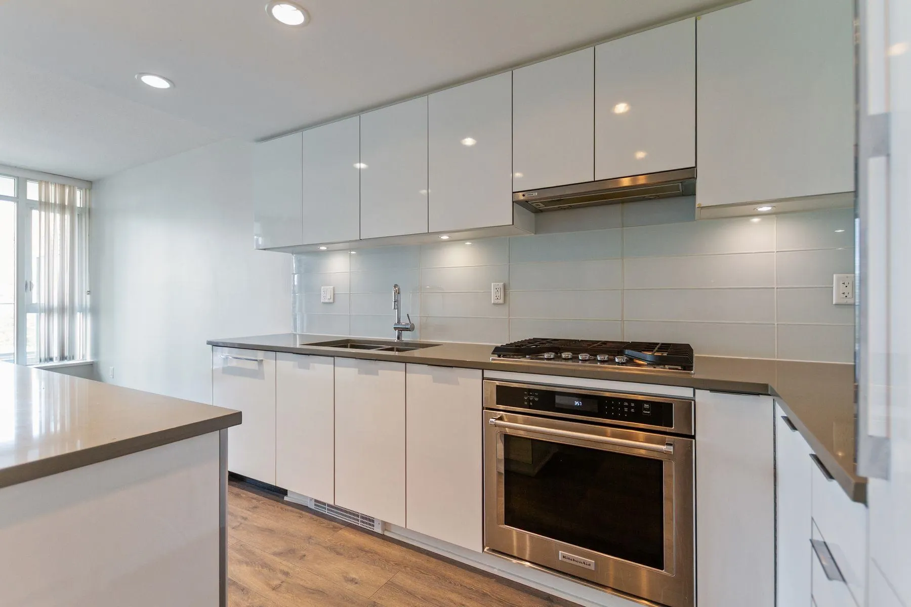 409 2388 Madison Avenue