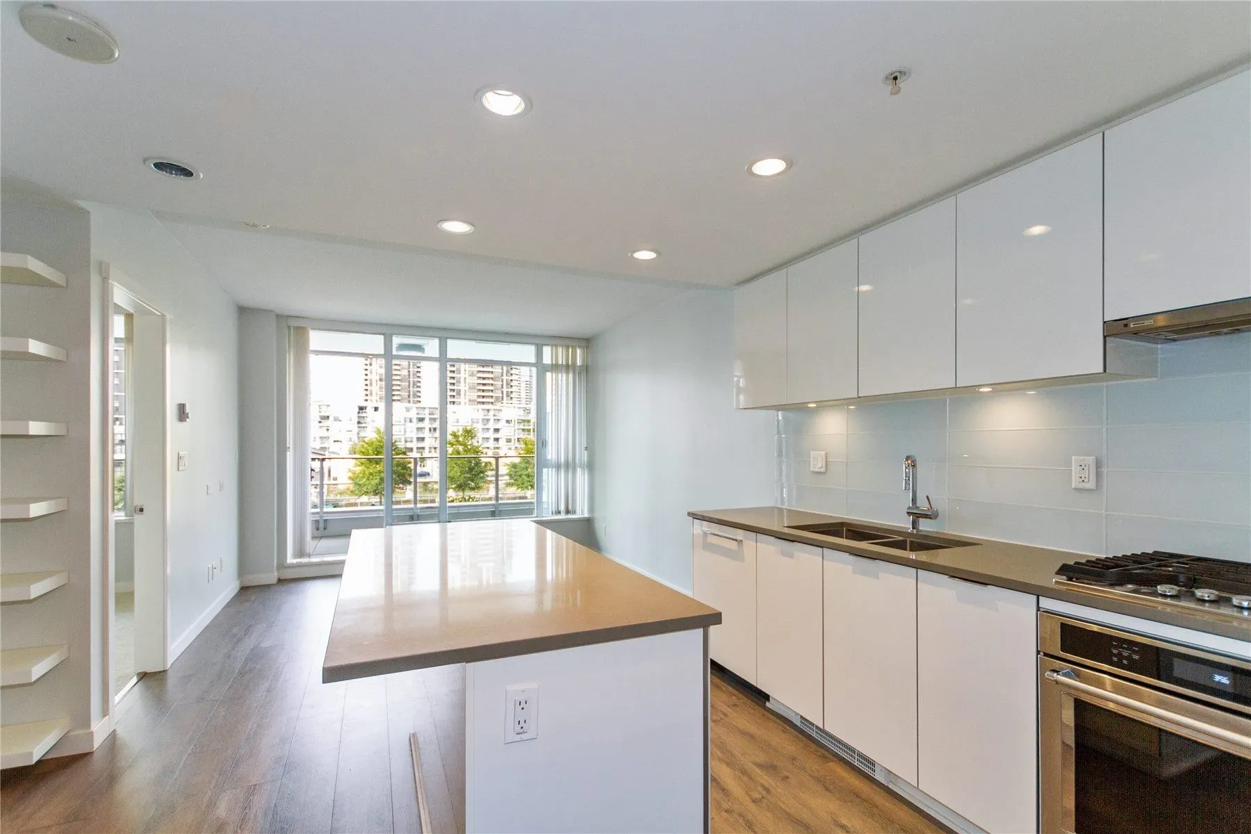409 2388 Madison Avenue