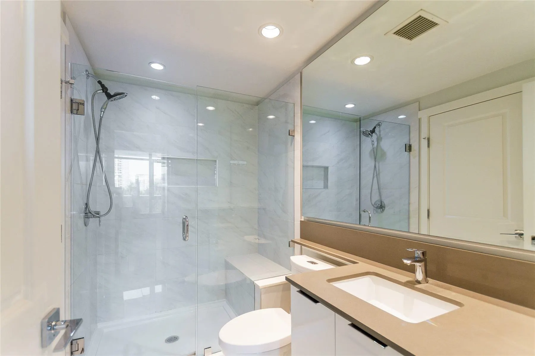 409 2388 Madison Avenue