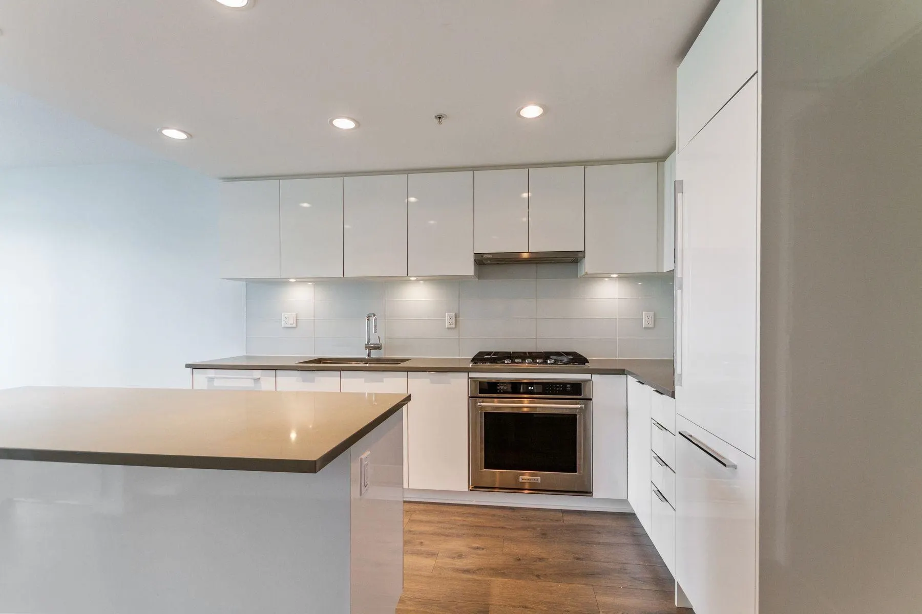 409 2388 Madison Avenue