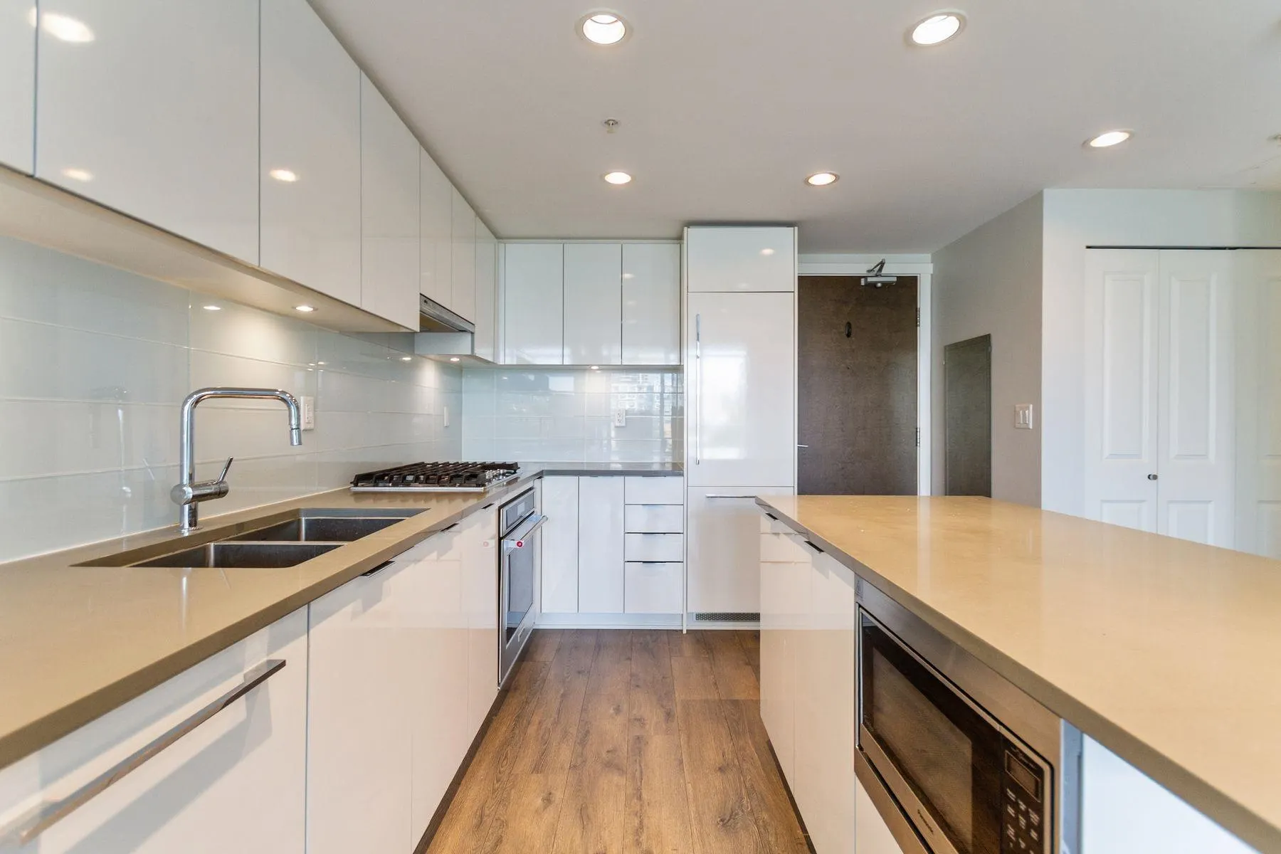 409 2388 Madison Avenue