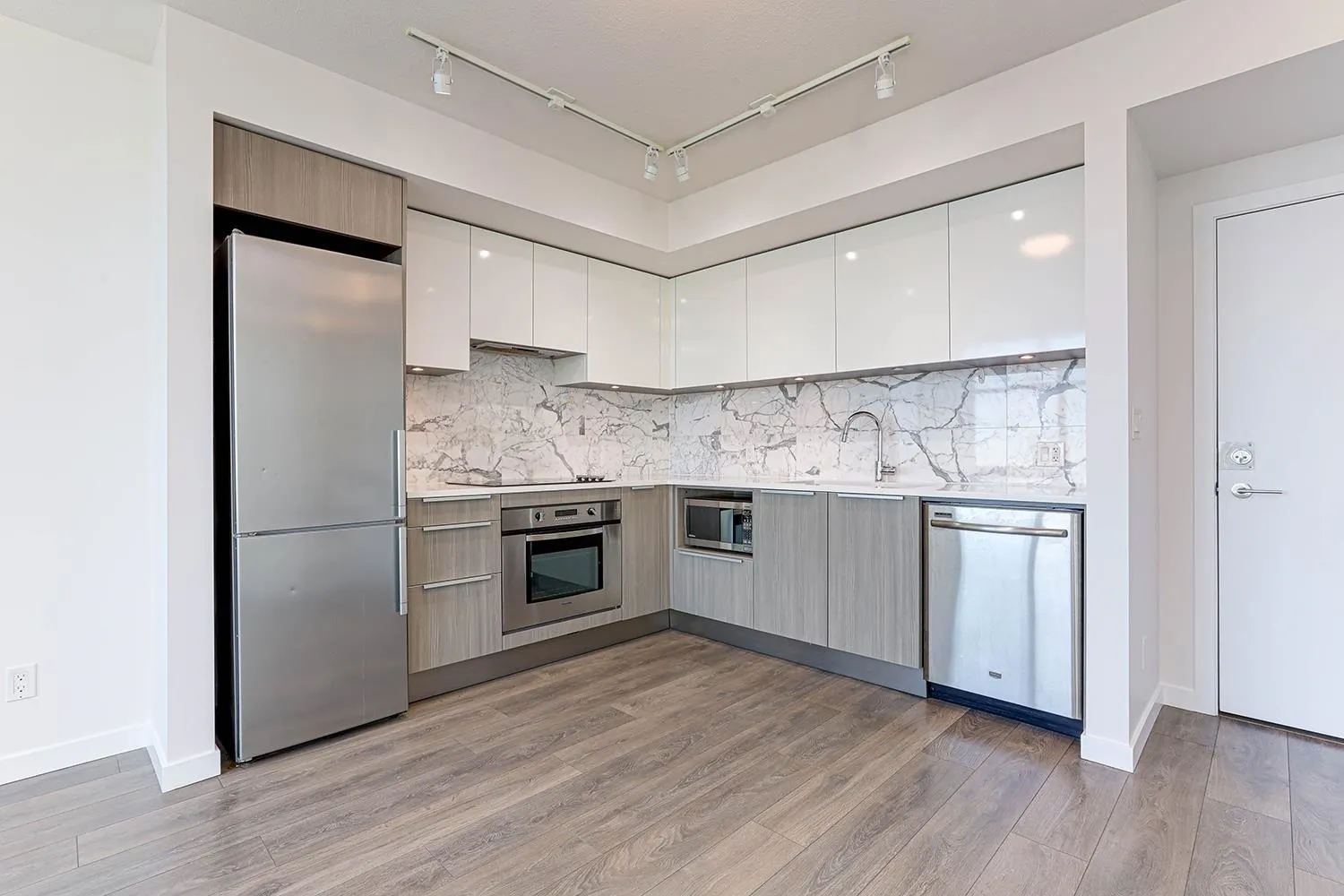 2703 6461 Telford Avenue