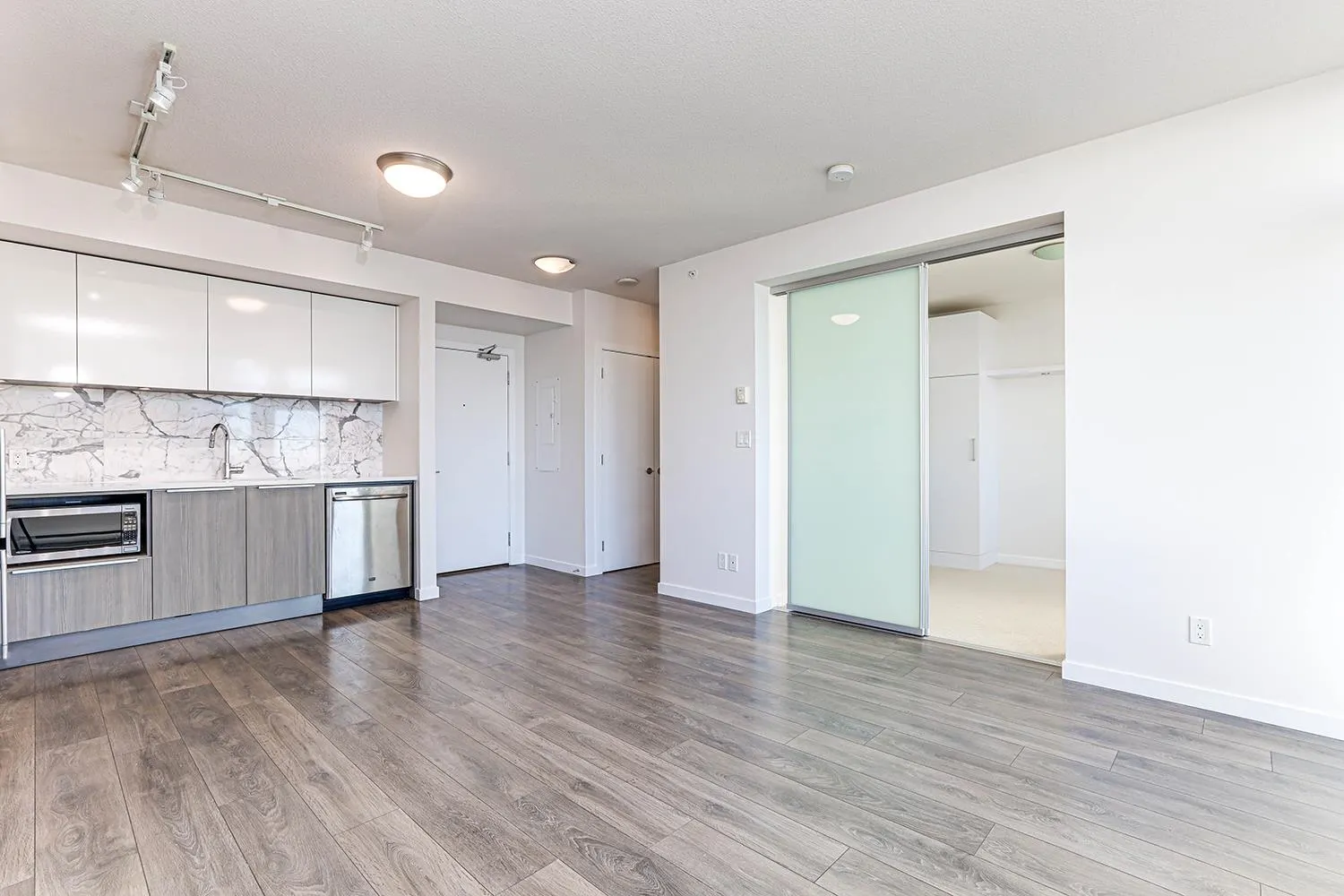 2703 6461 Telford Avenue