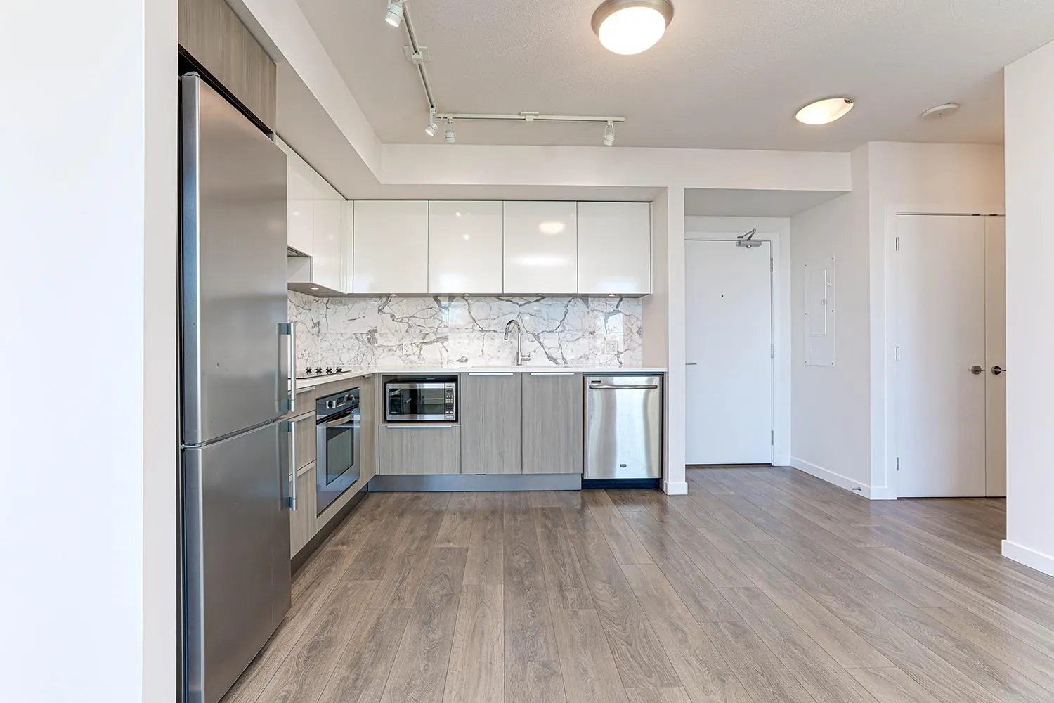 2703 6461 Telford Avenue