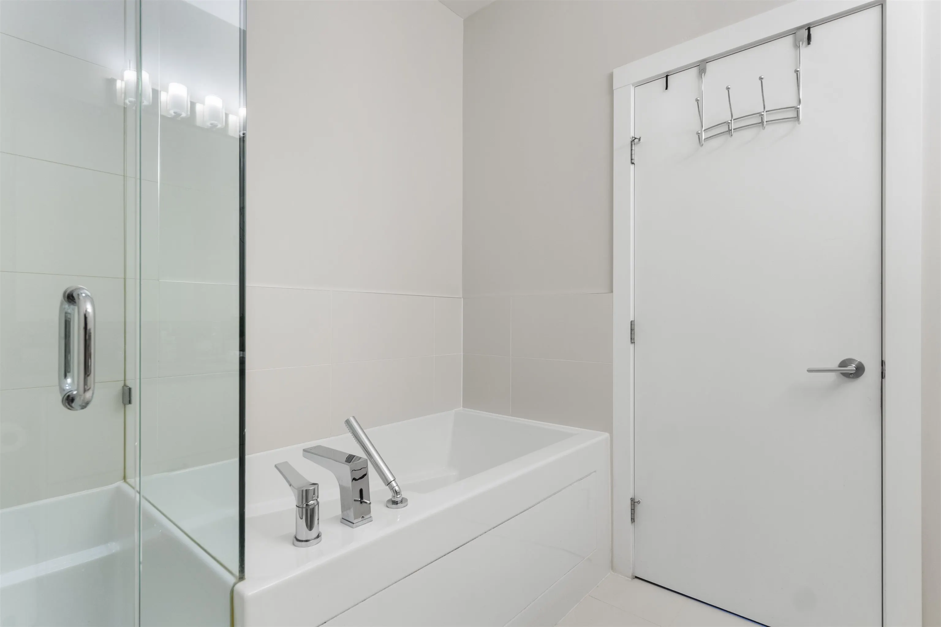 5 5128 Canada Way