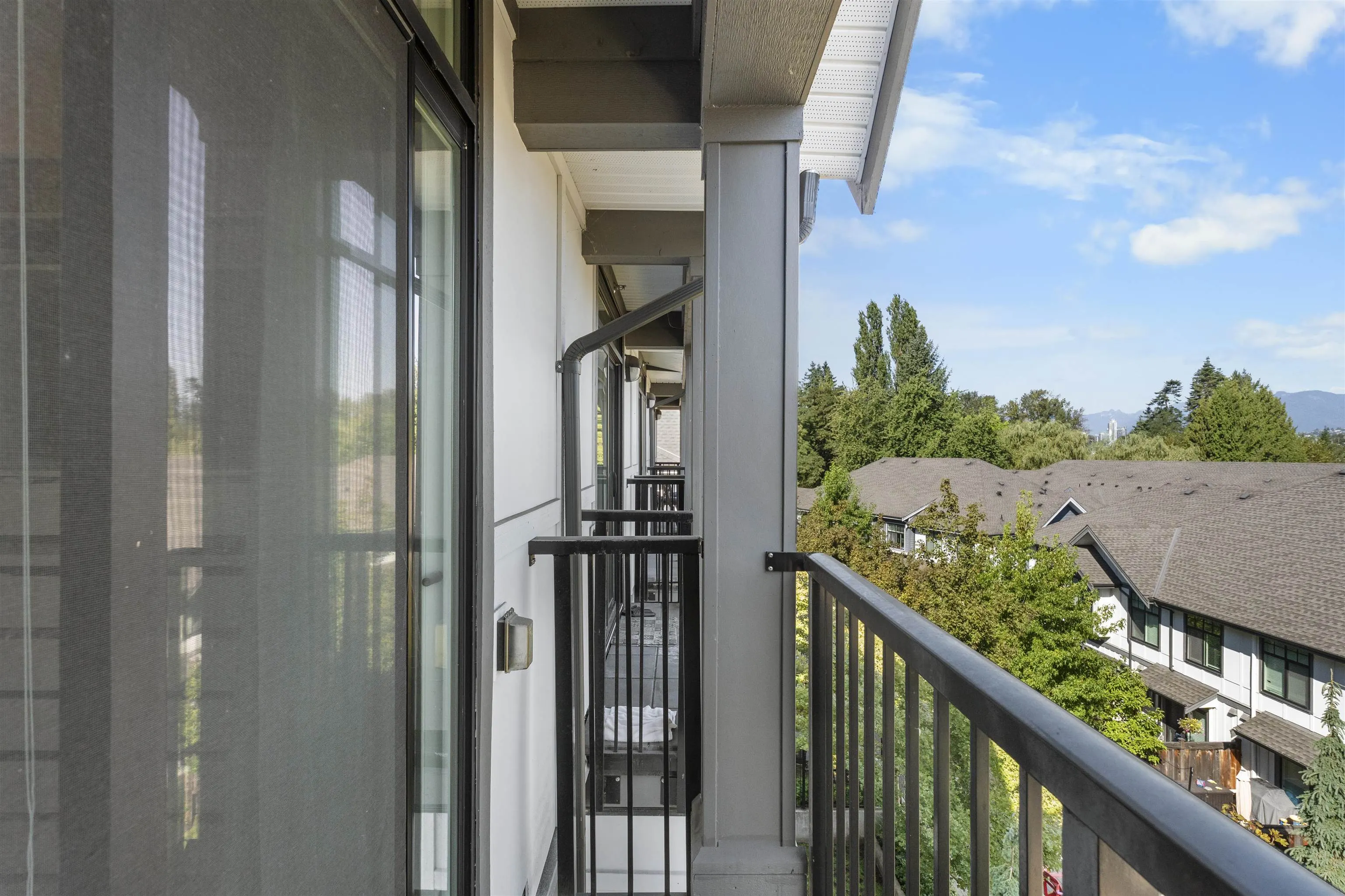 5 5128 Canada Way