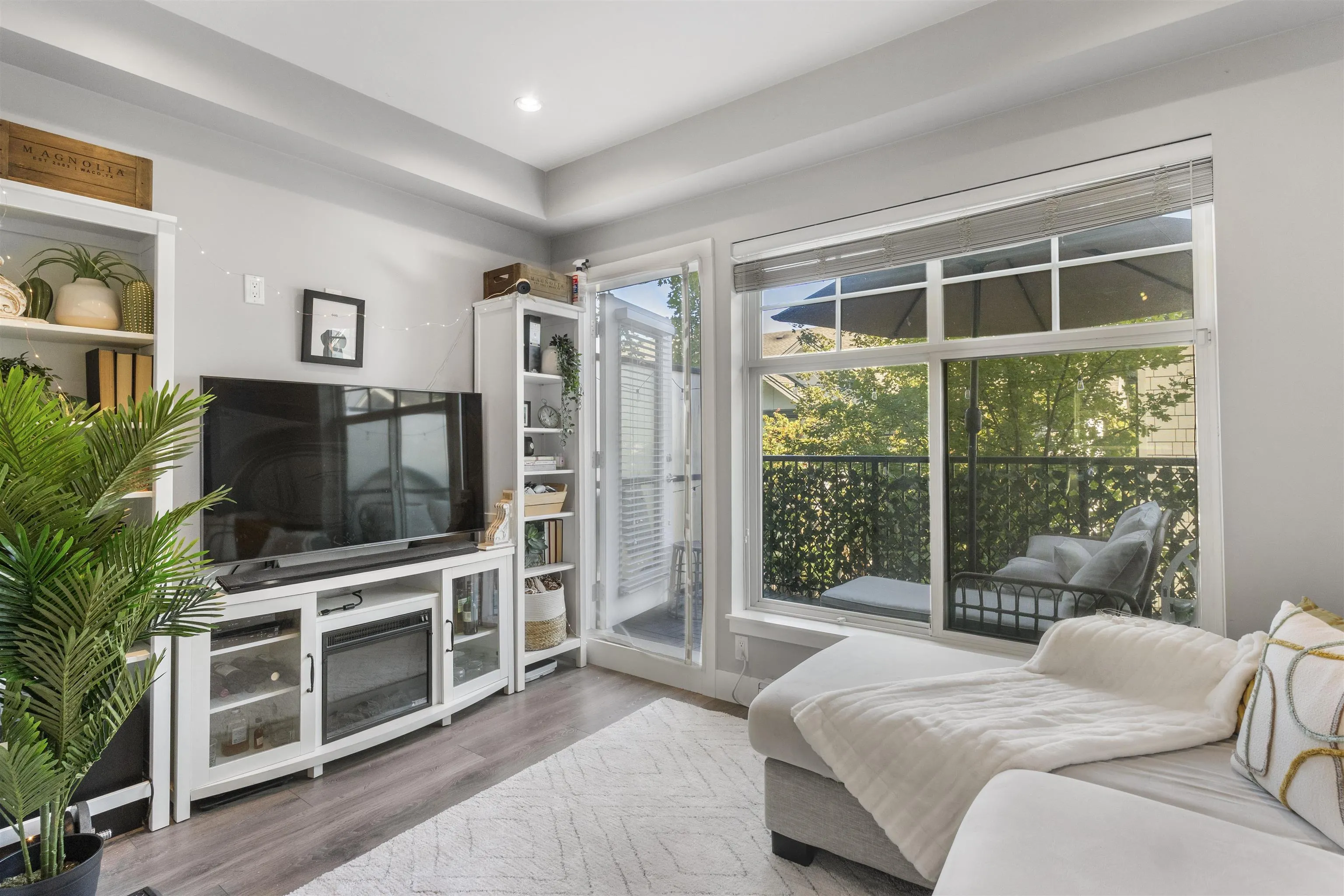 5 5128 Canada Way