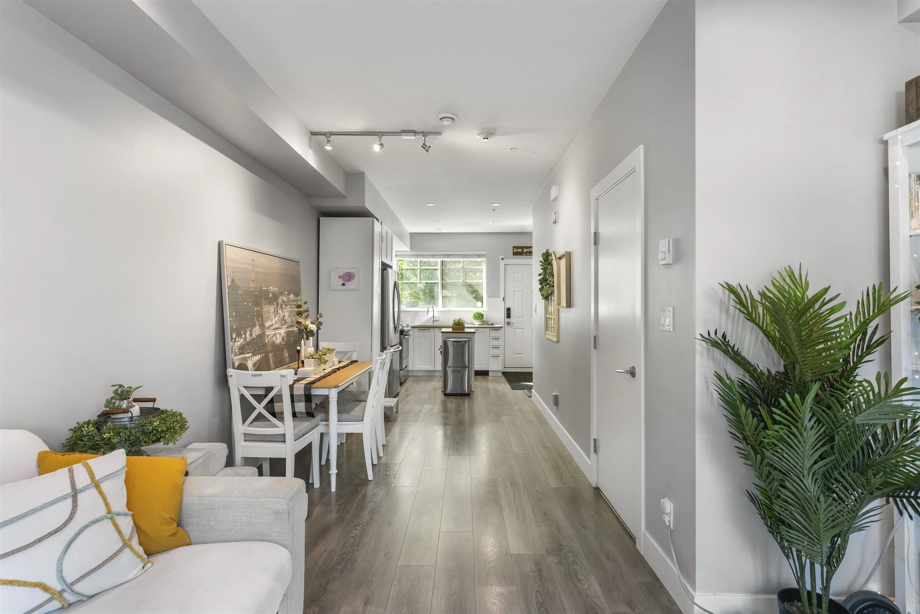 5 5128 Canada Way
