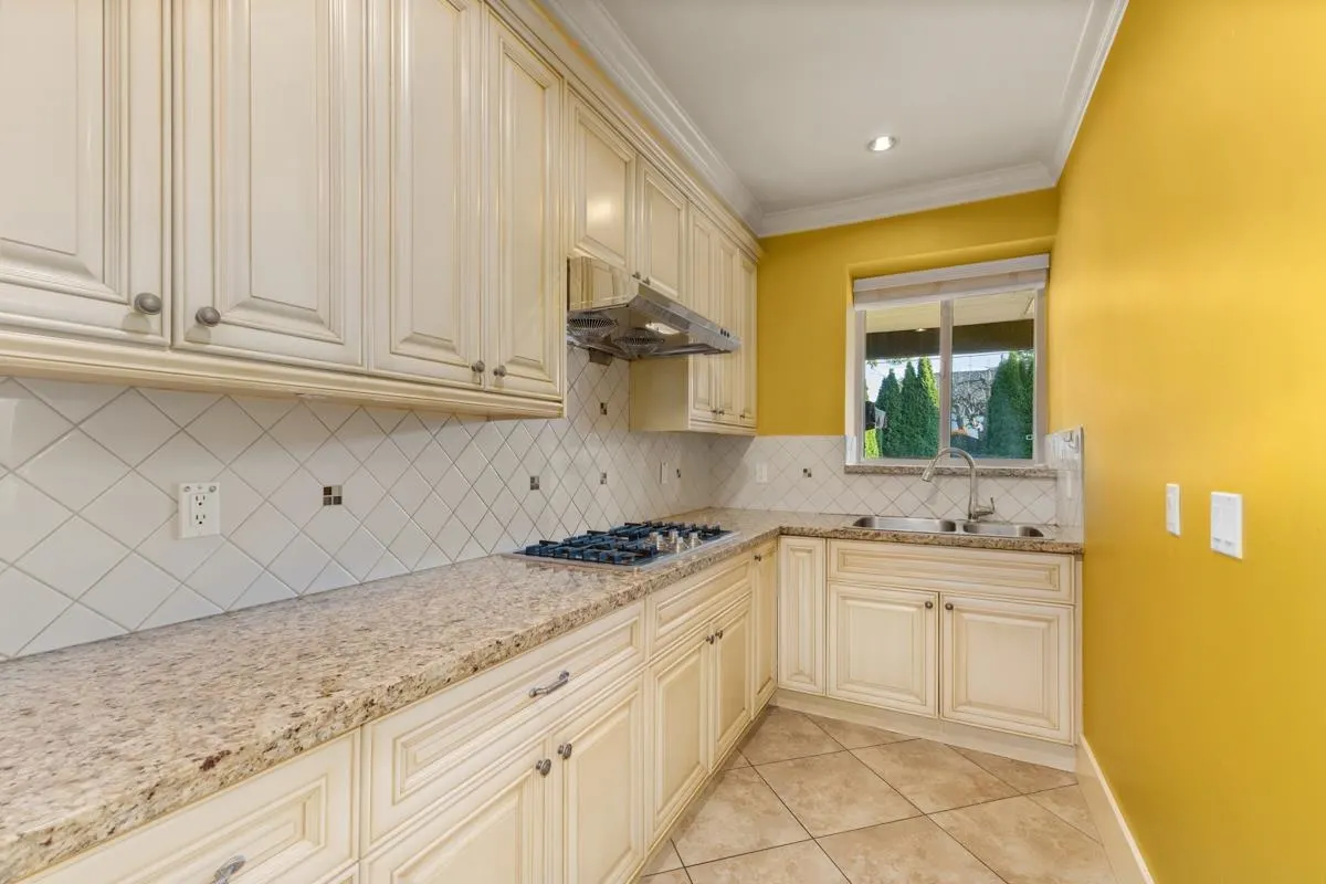 7720 Sunnymede Crescent
