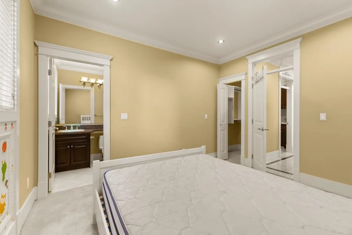 7720 Sunnymede Crescent