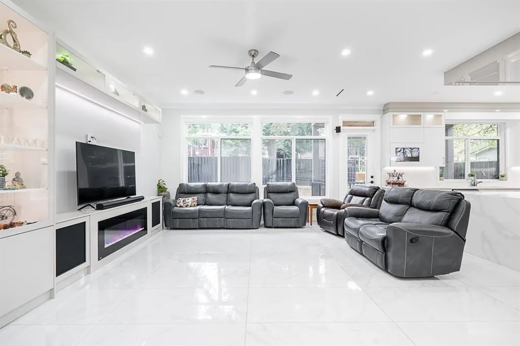 11370 Glen Avon Drive