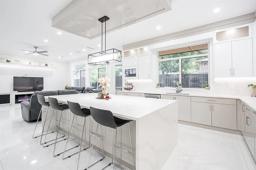 11370 Glen Avon Drive