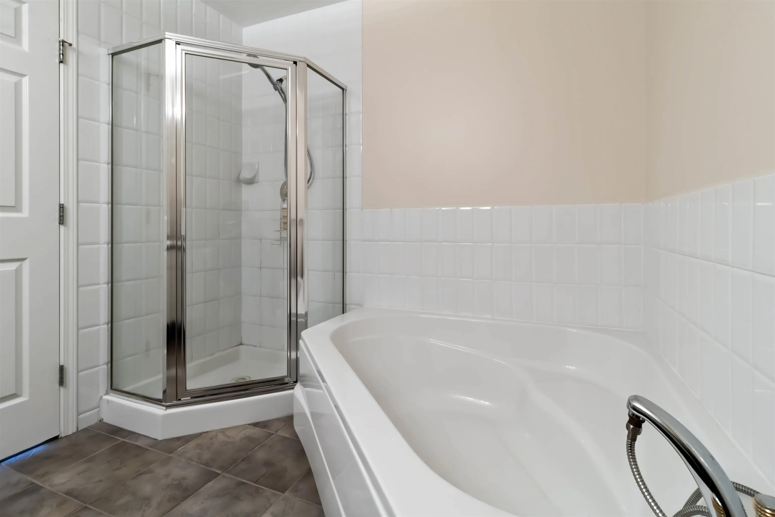1902 1148 Heffley Crescent