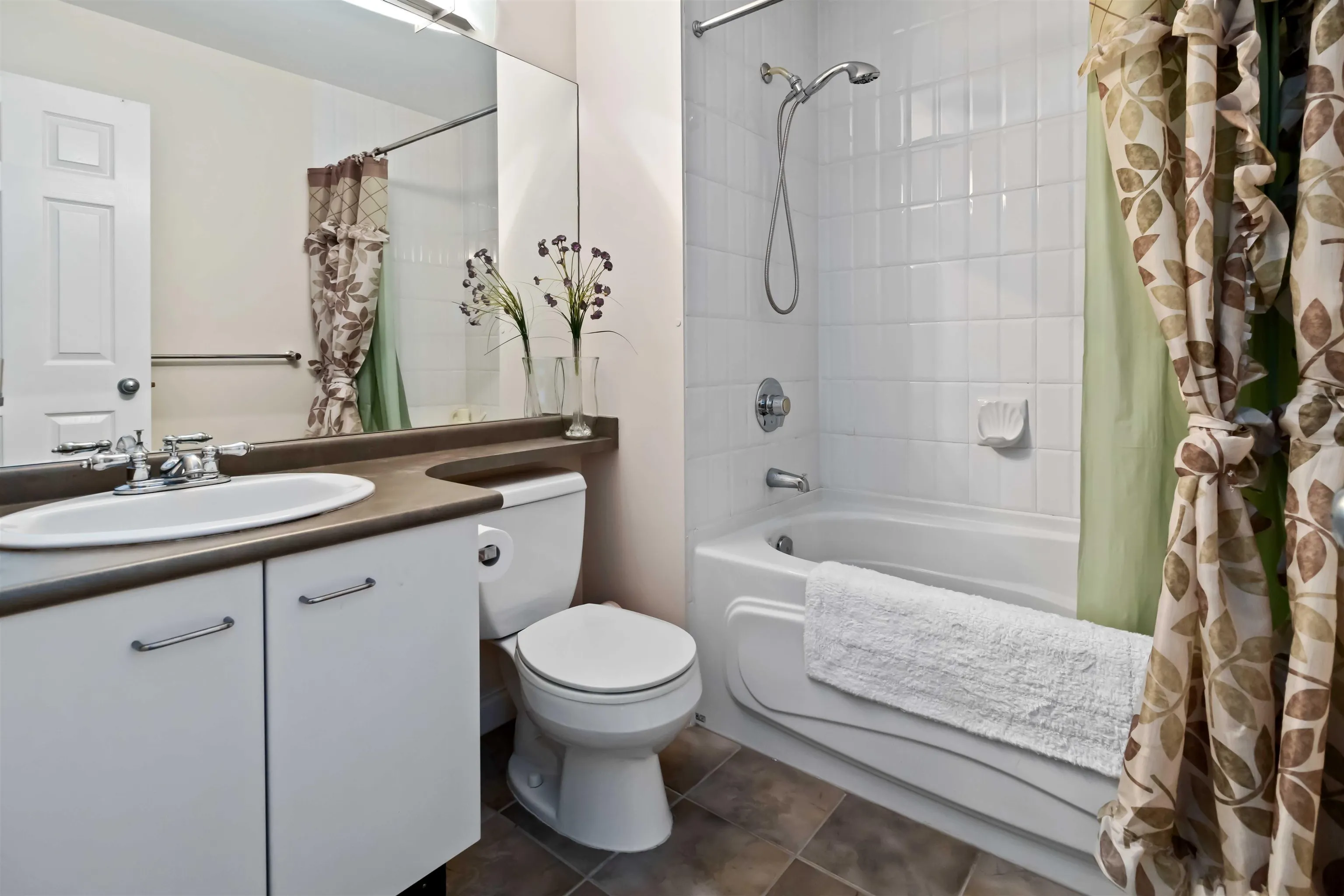 1902 1148 Heffley Crescent