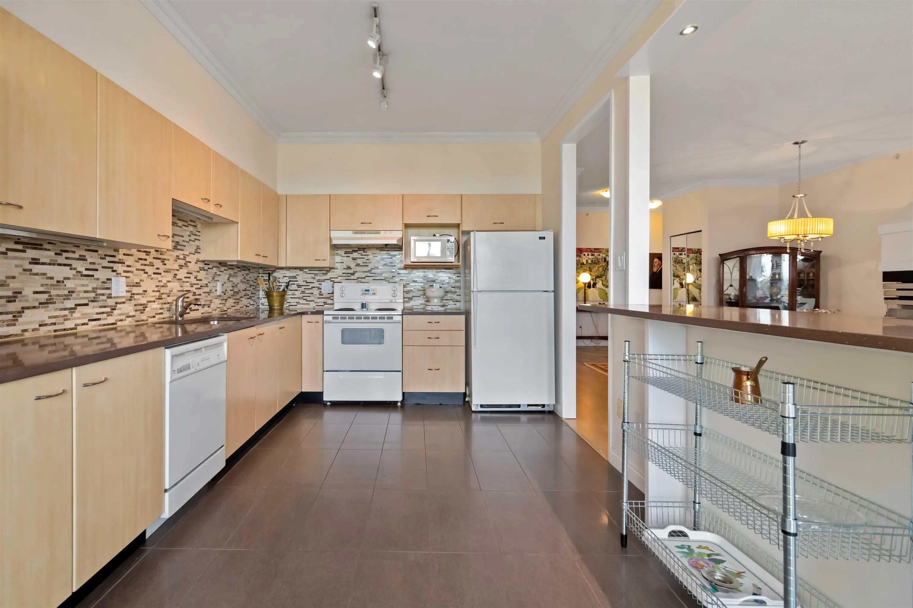 1902 1148 Heffley Crescent