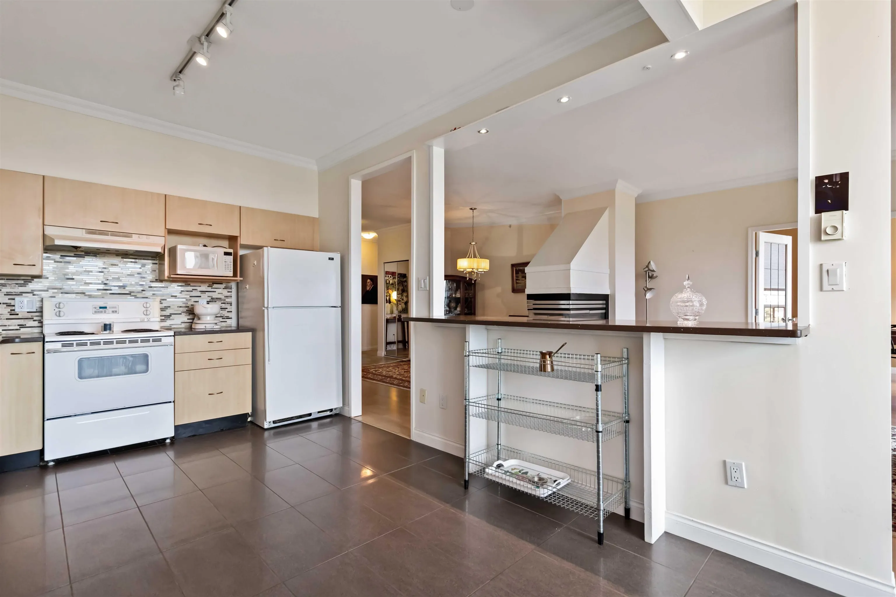 1902 1148 Heffley Crescent