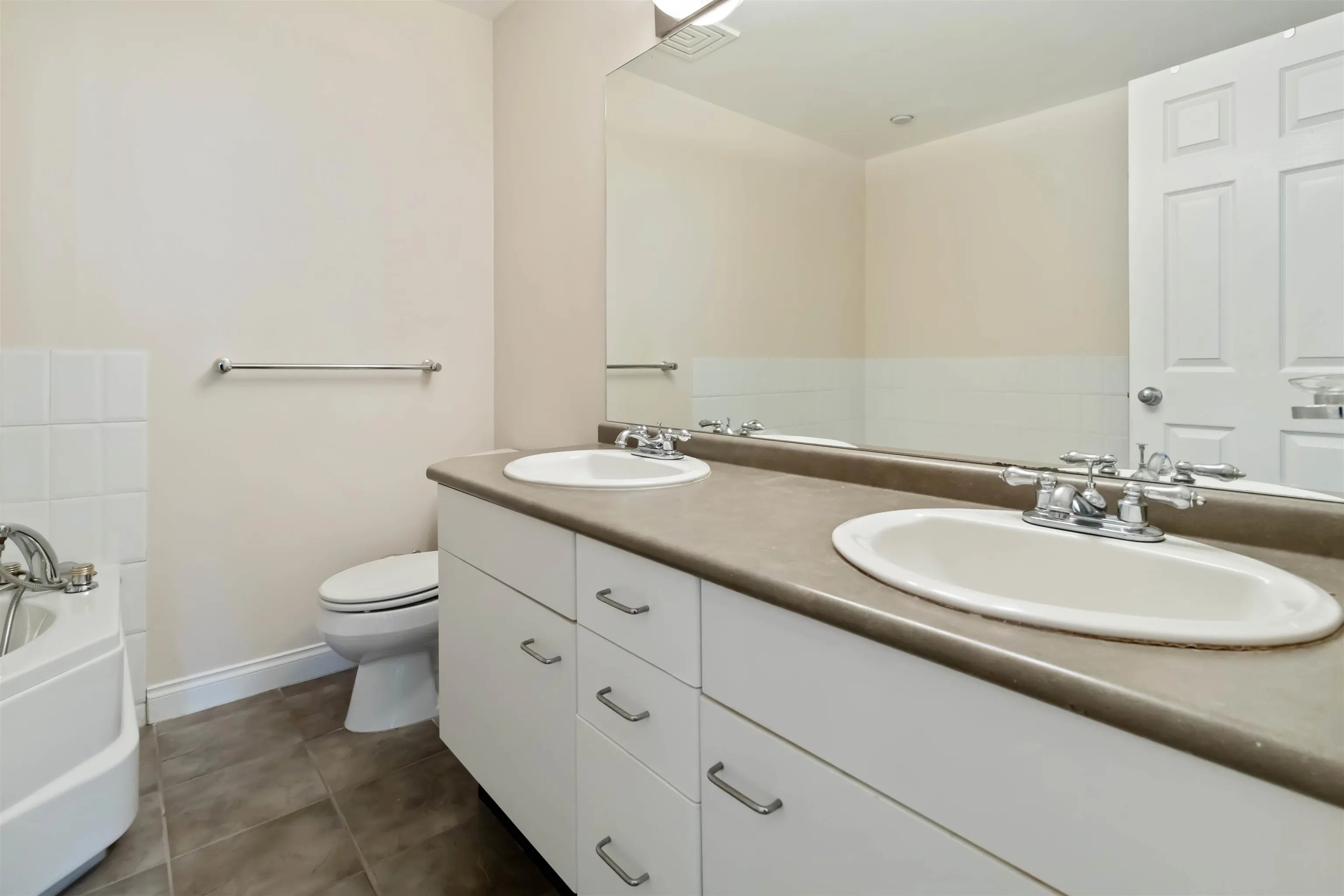 1902 1148 Heffley Crescent