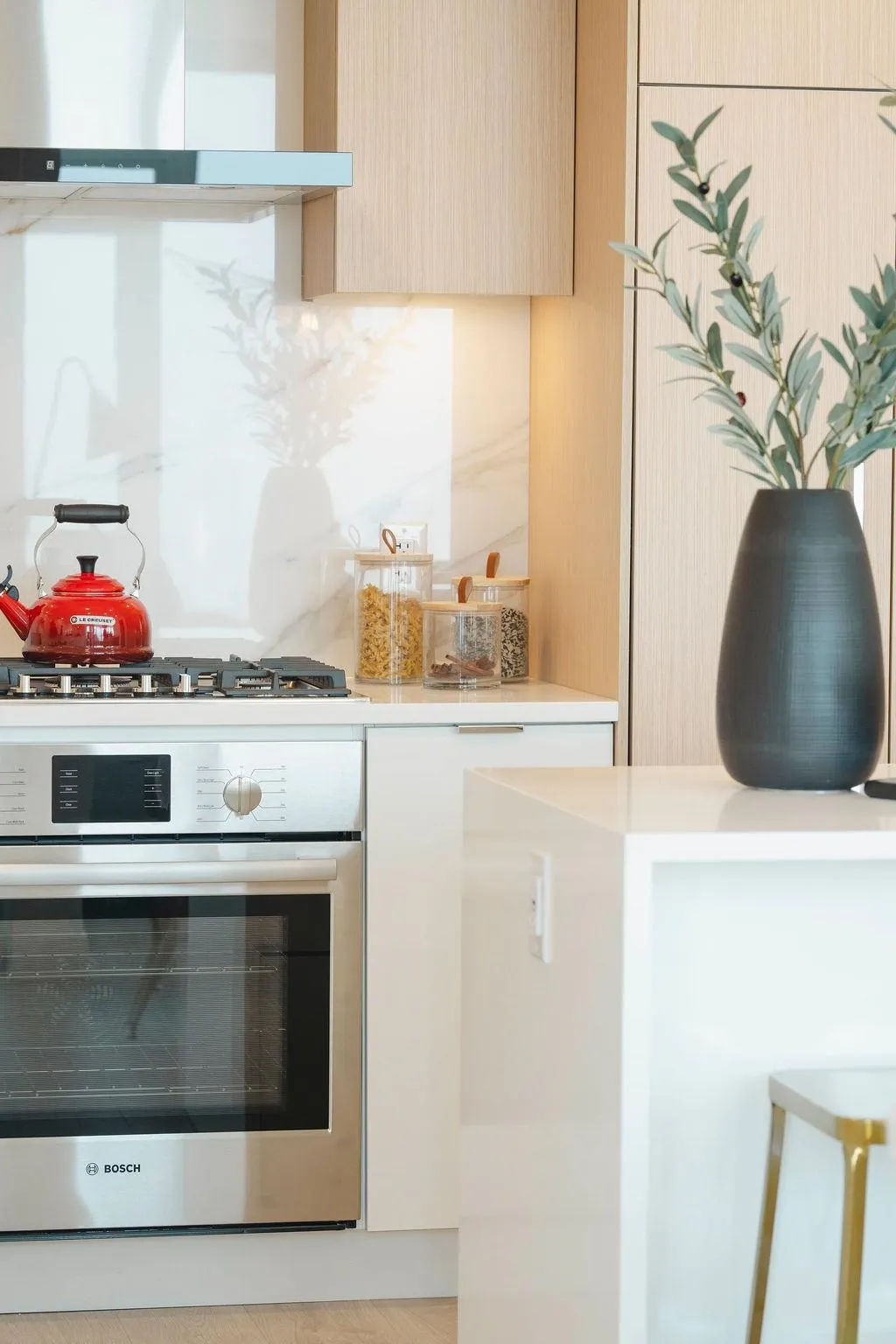 3302 4988 Bennett Street