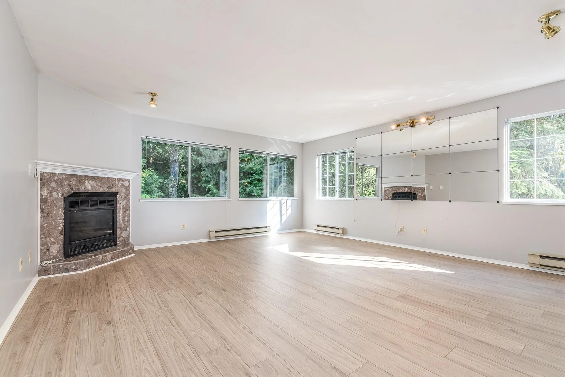 150 1386 Lincoln Drive