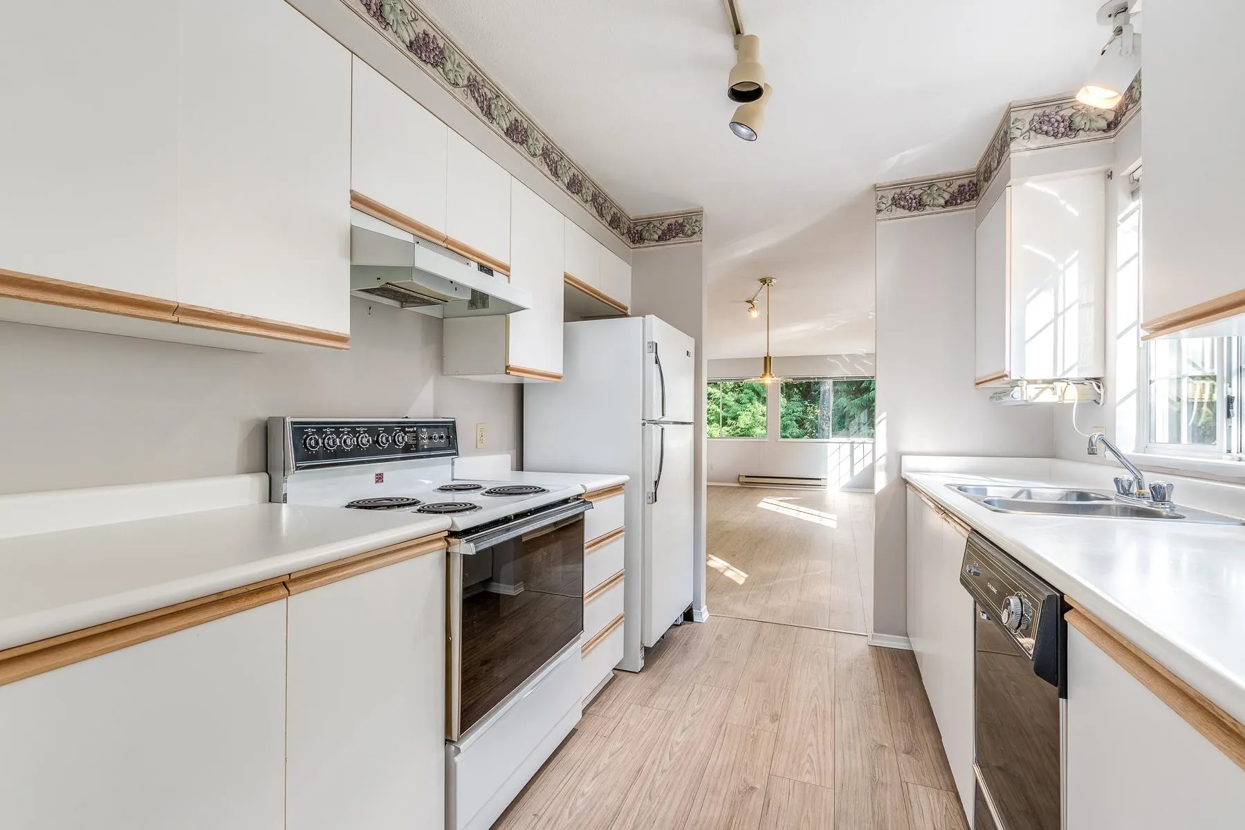 150 1386 Lincoln Drive