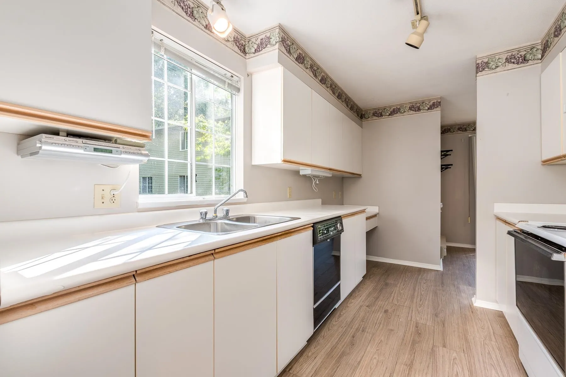 150 1386 Lincoln Drive