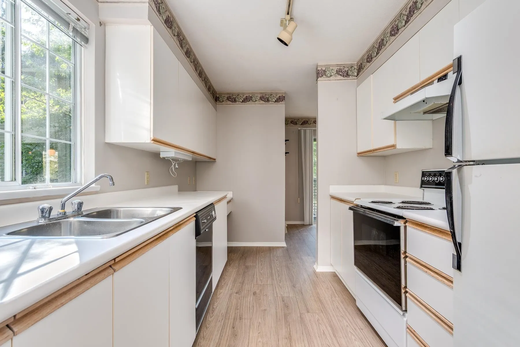 150 1386 Lincoln Drive