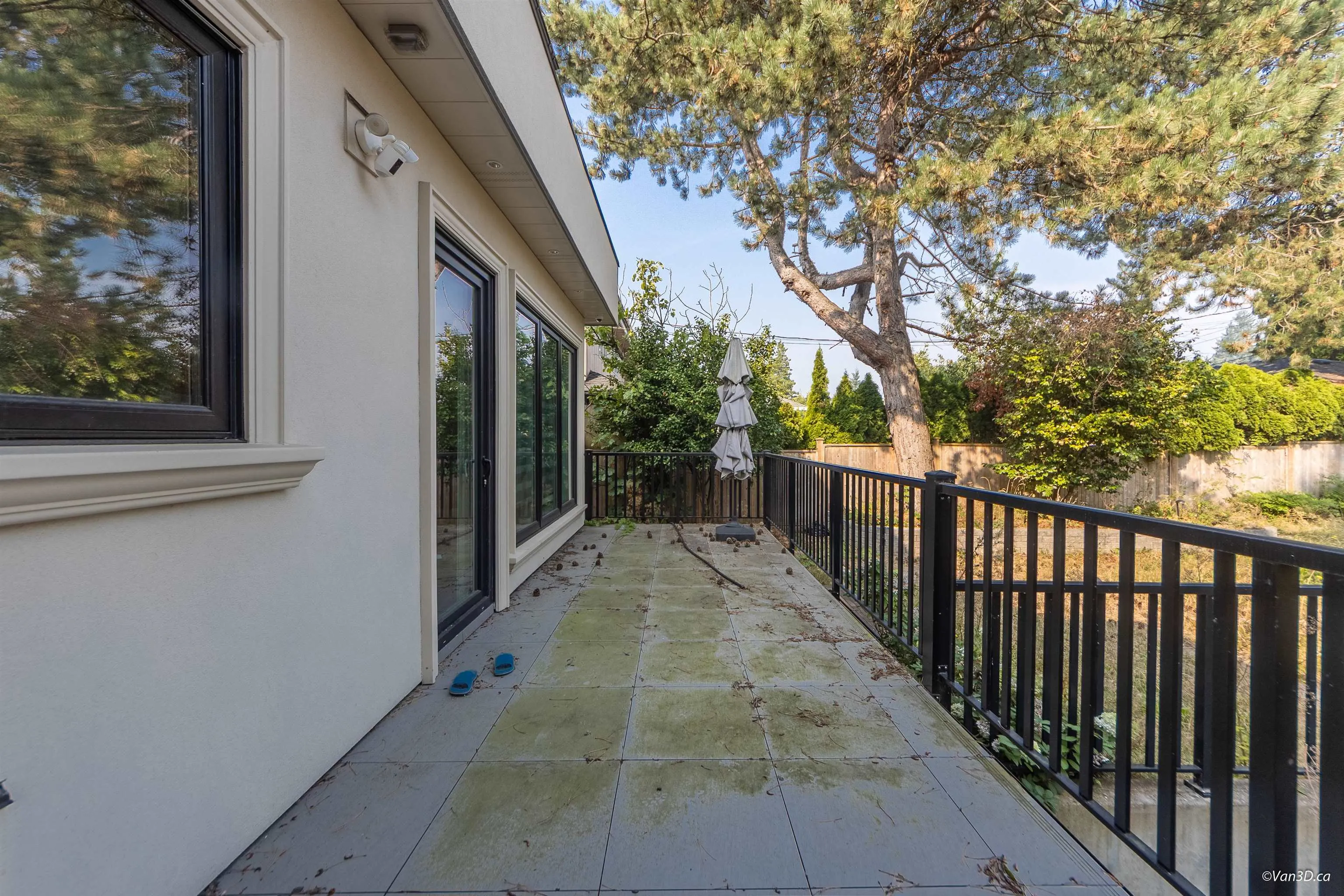 1041 W 53rd Avenue