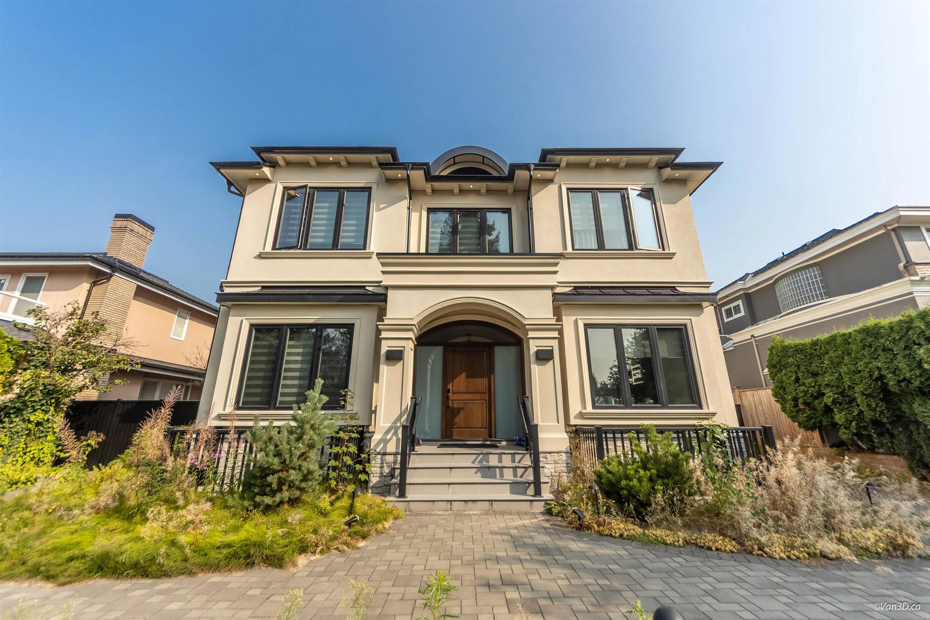 1041 W 53rd Avenue
