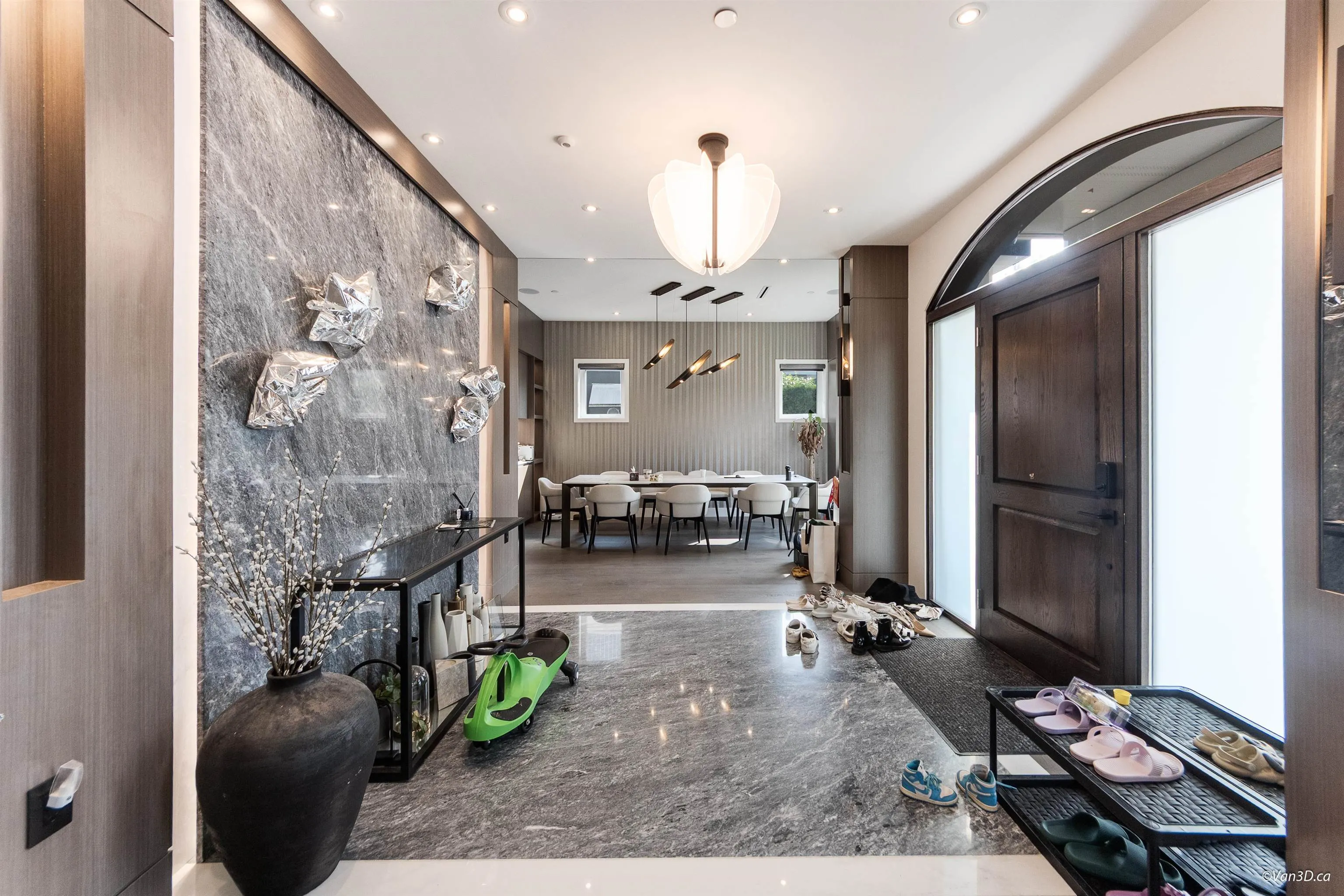 1041 W 53rd Avenue