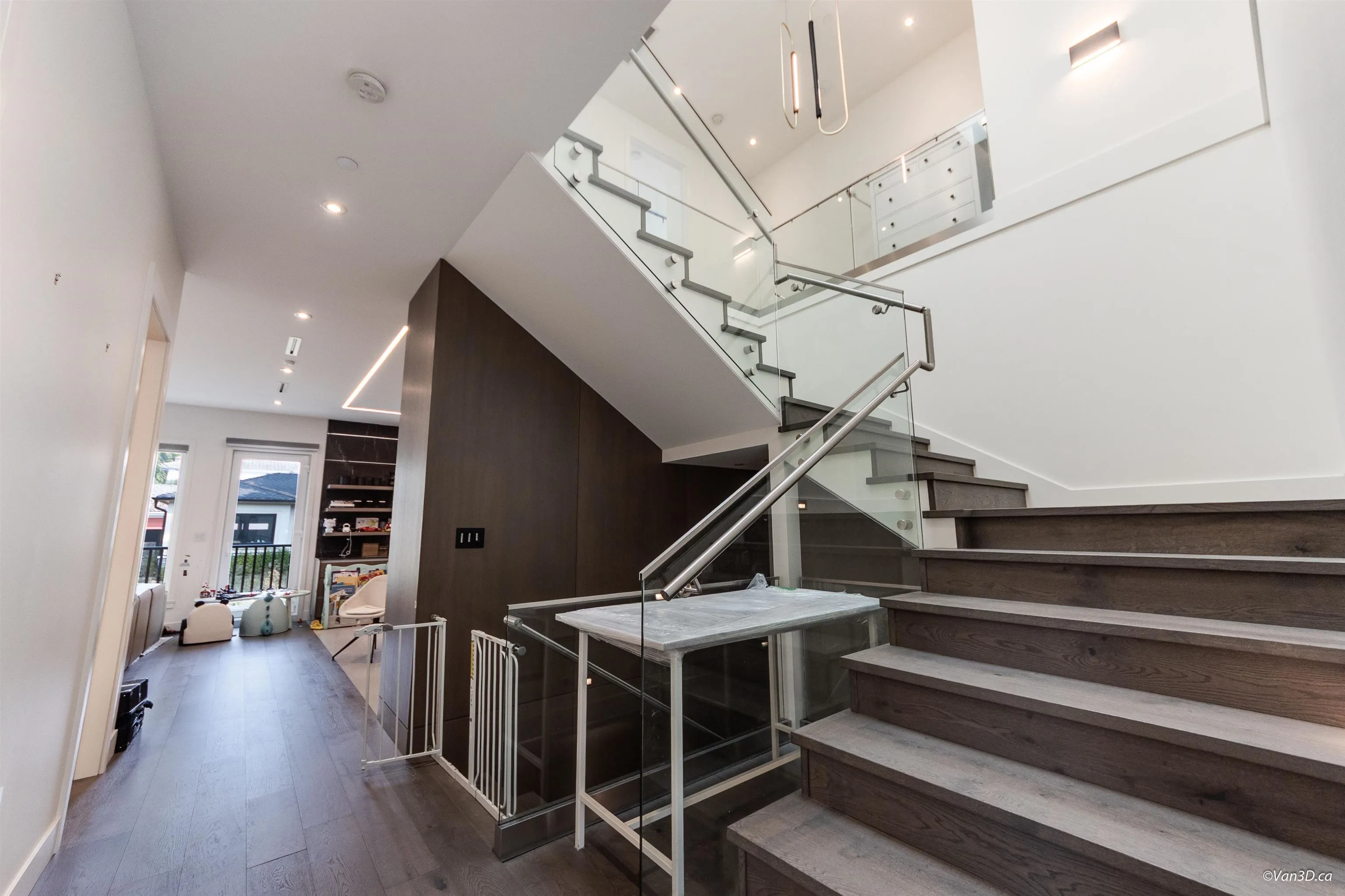 1041 W 53rd Avenue