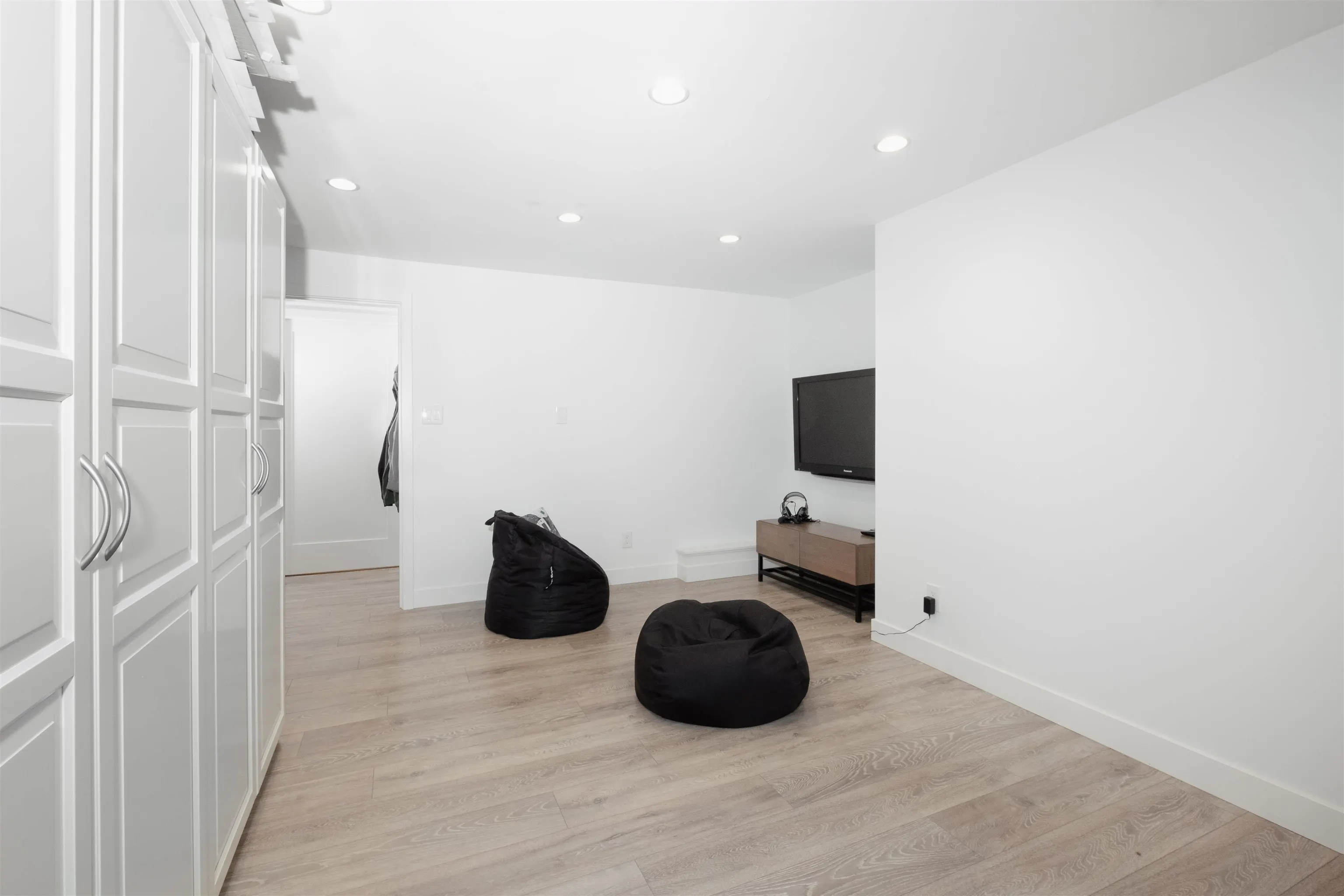 1095 W Keith Road