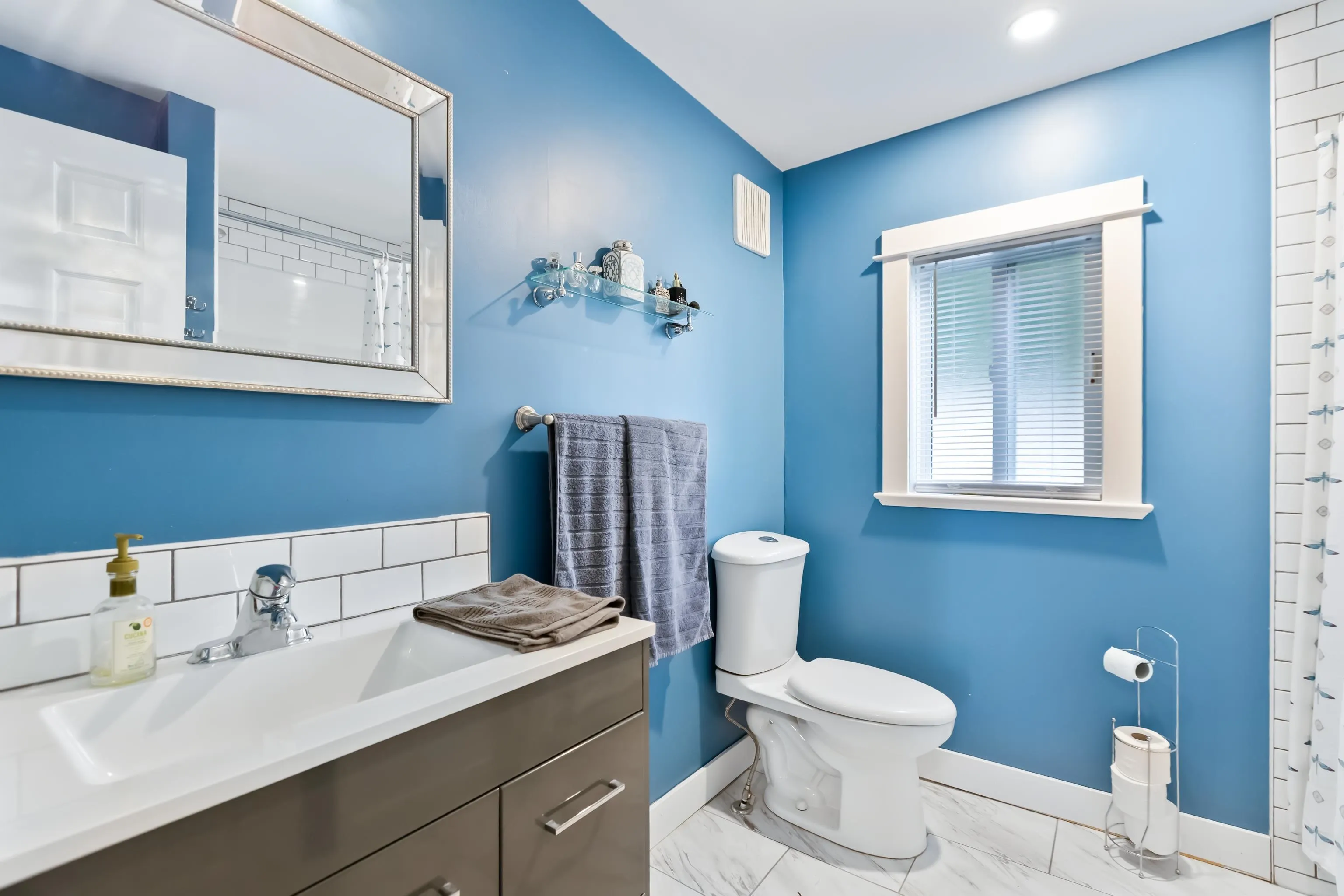 111 43201 Lougheed Highway