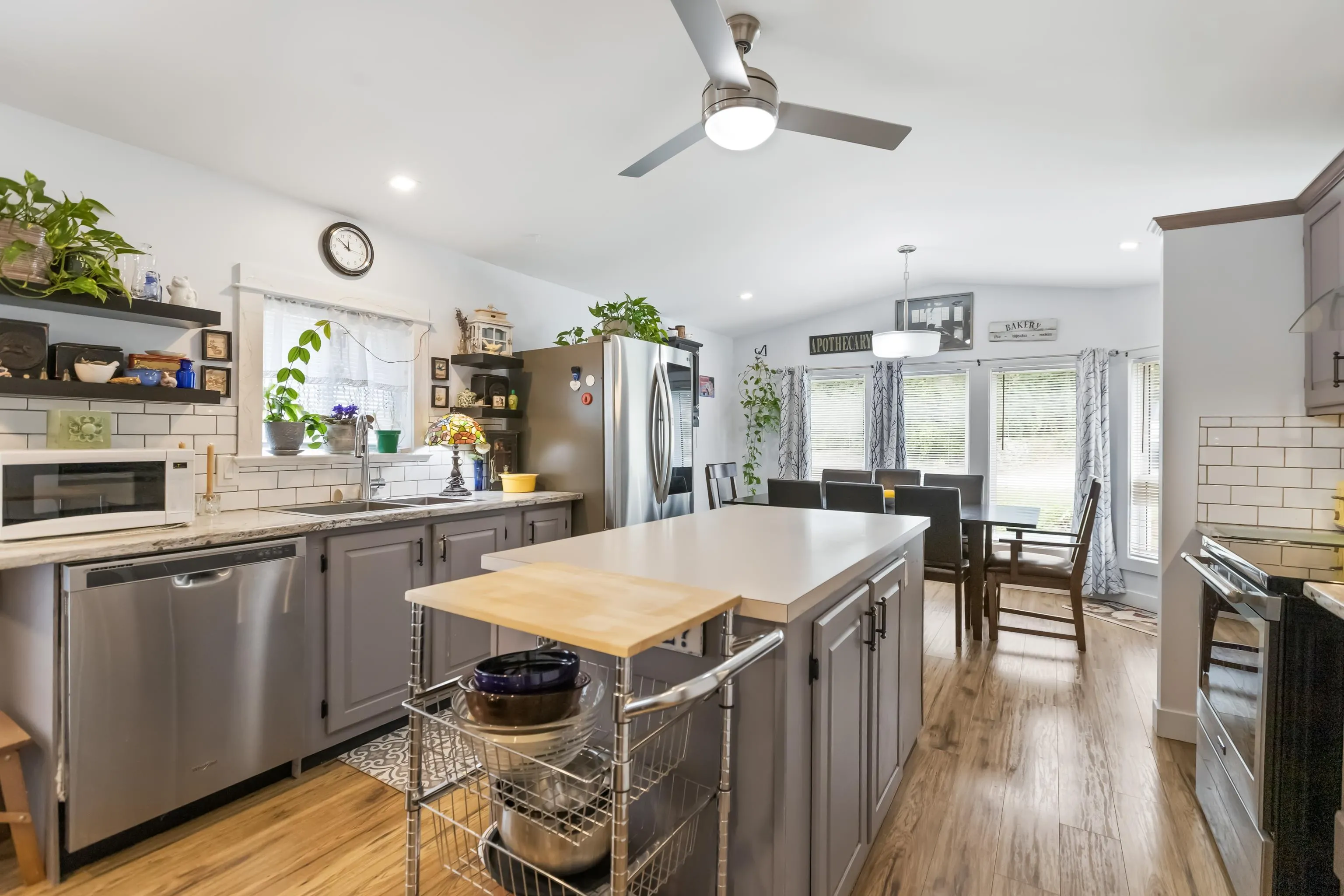 111 43201 Lougheed Highway