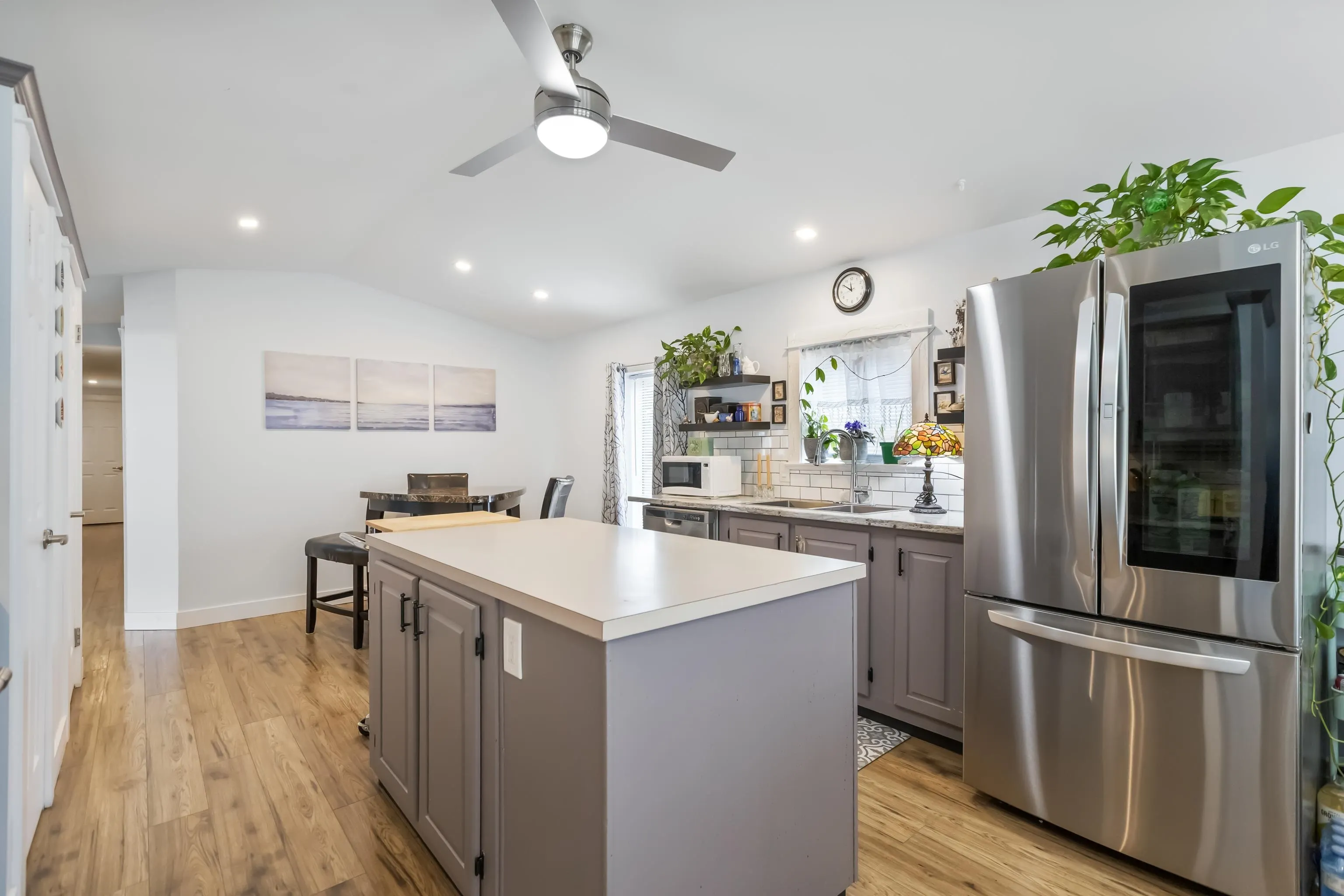 111 43201 Lougheed Highway