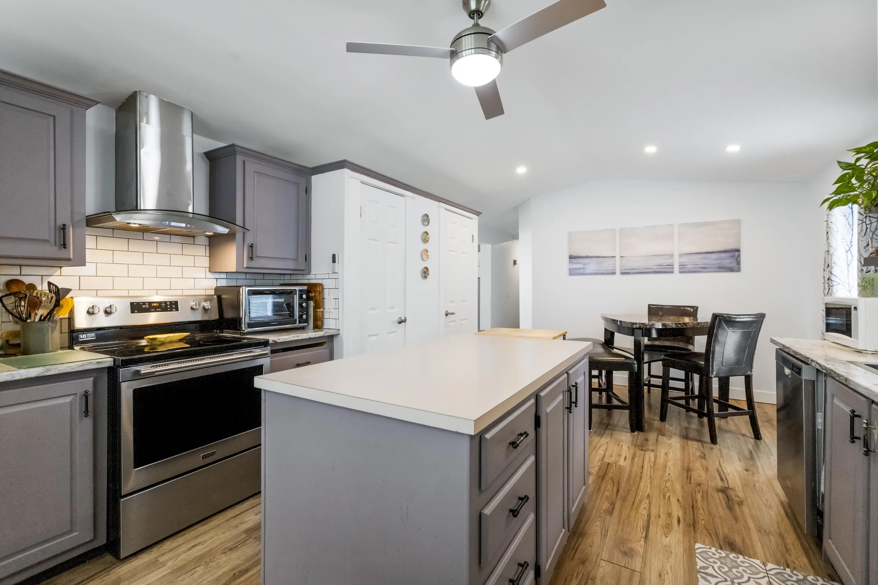 111 43201 Lougheed Highway