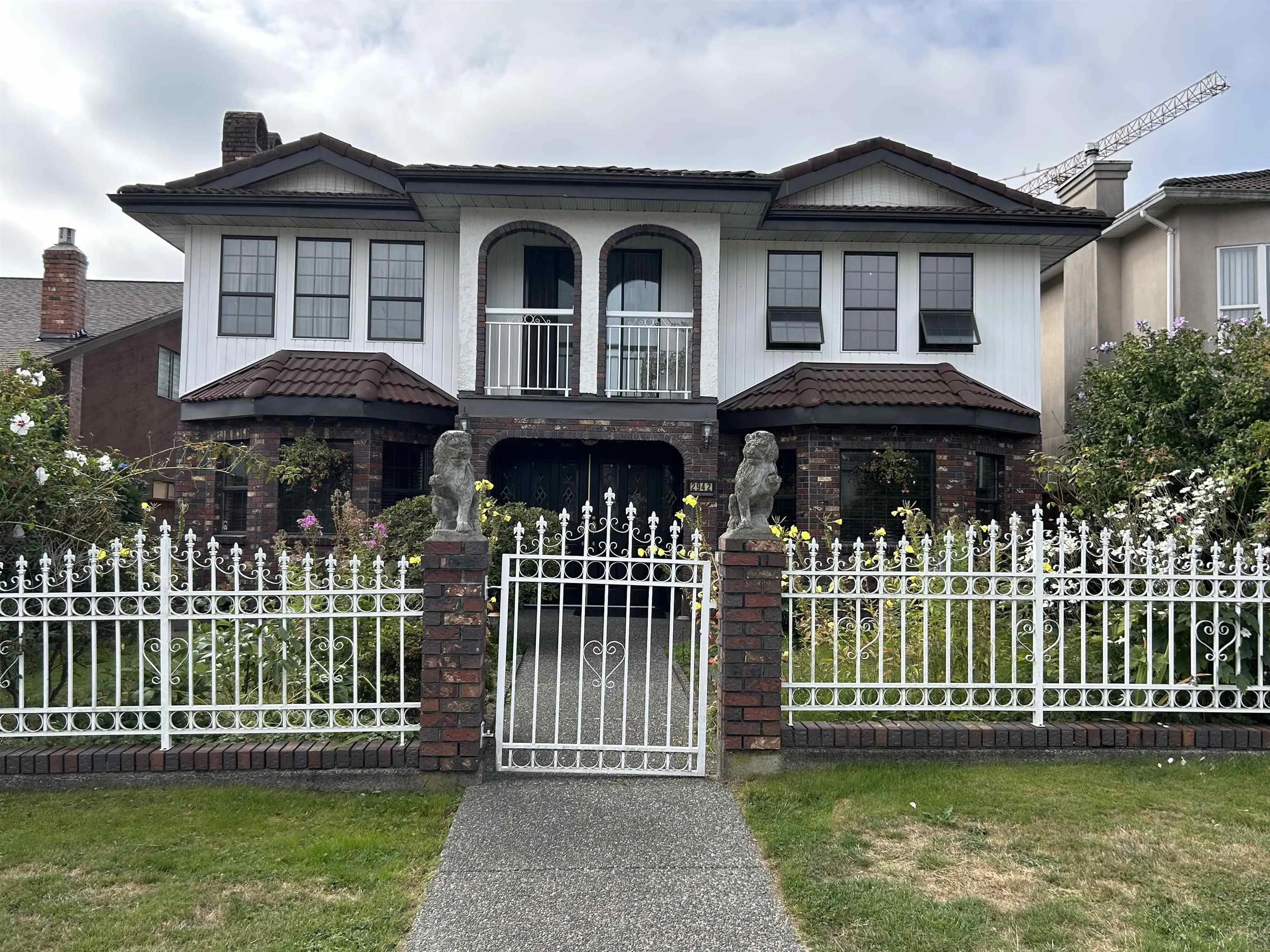 2942 Adanac Street