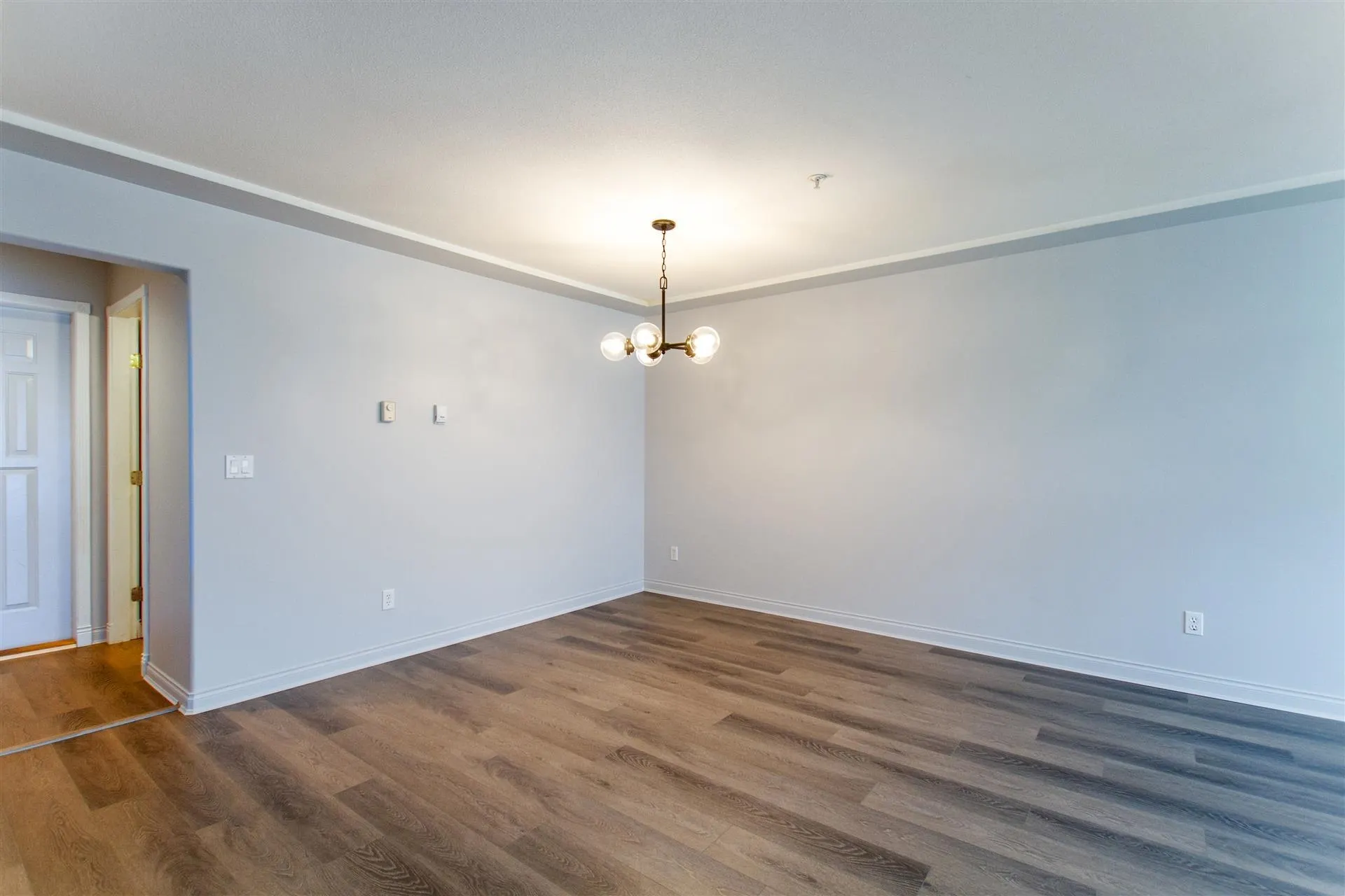2 758 Riverside Drive