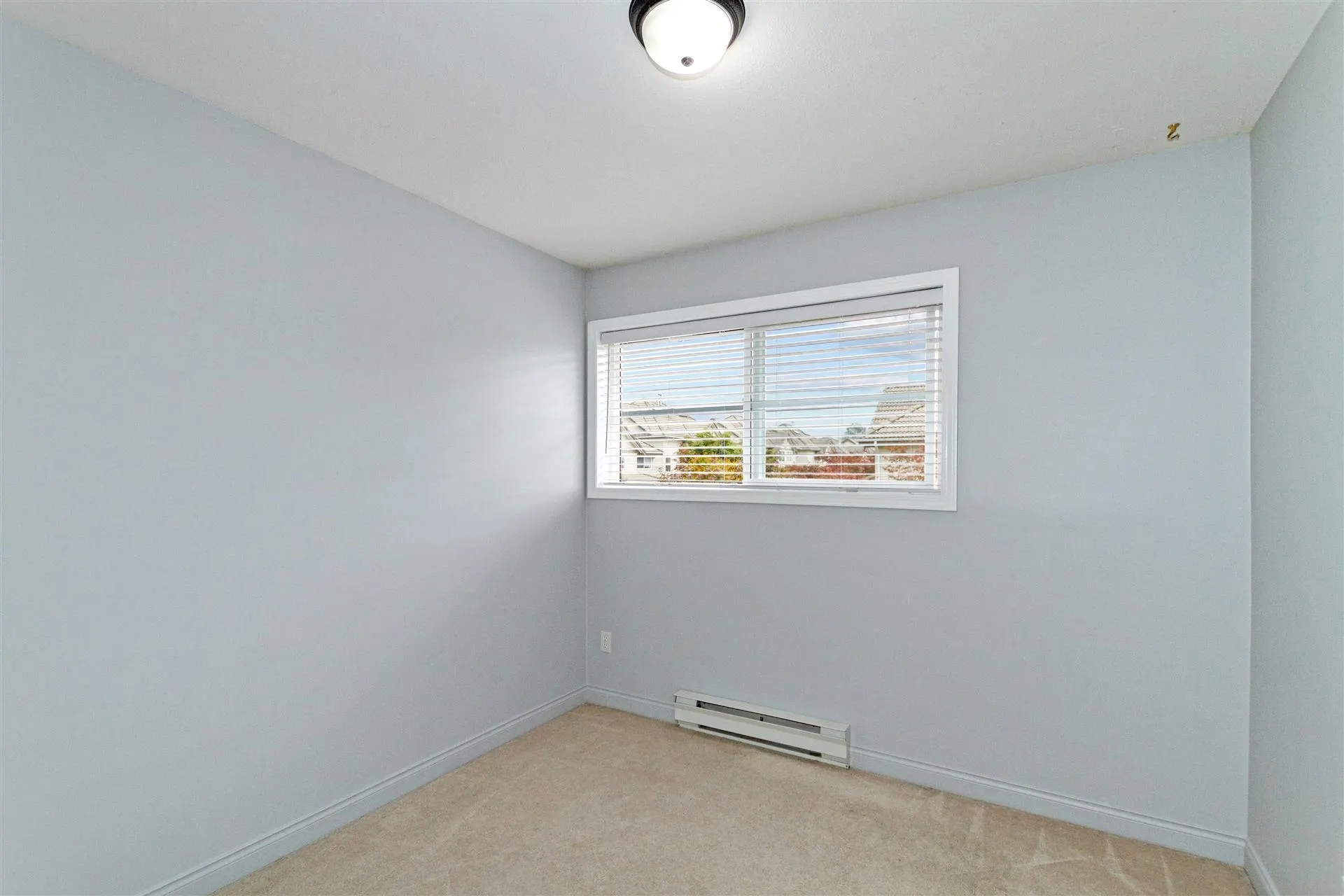 2 758 Riverside Drive