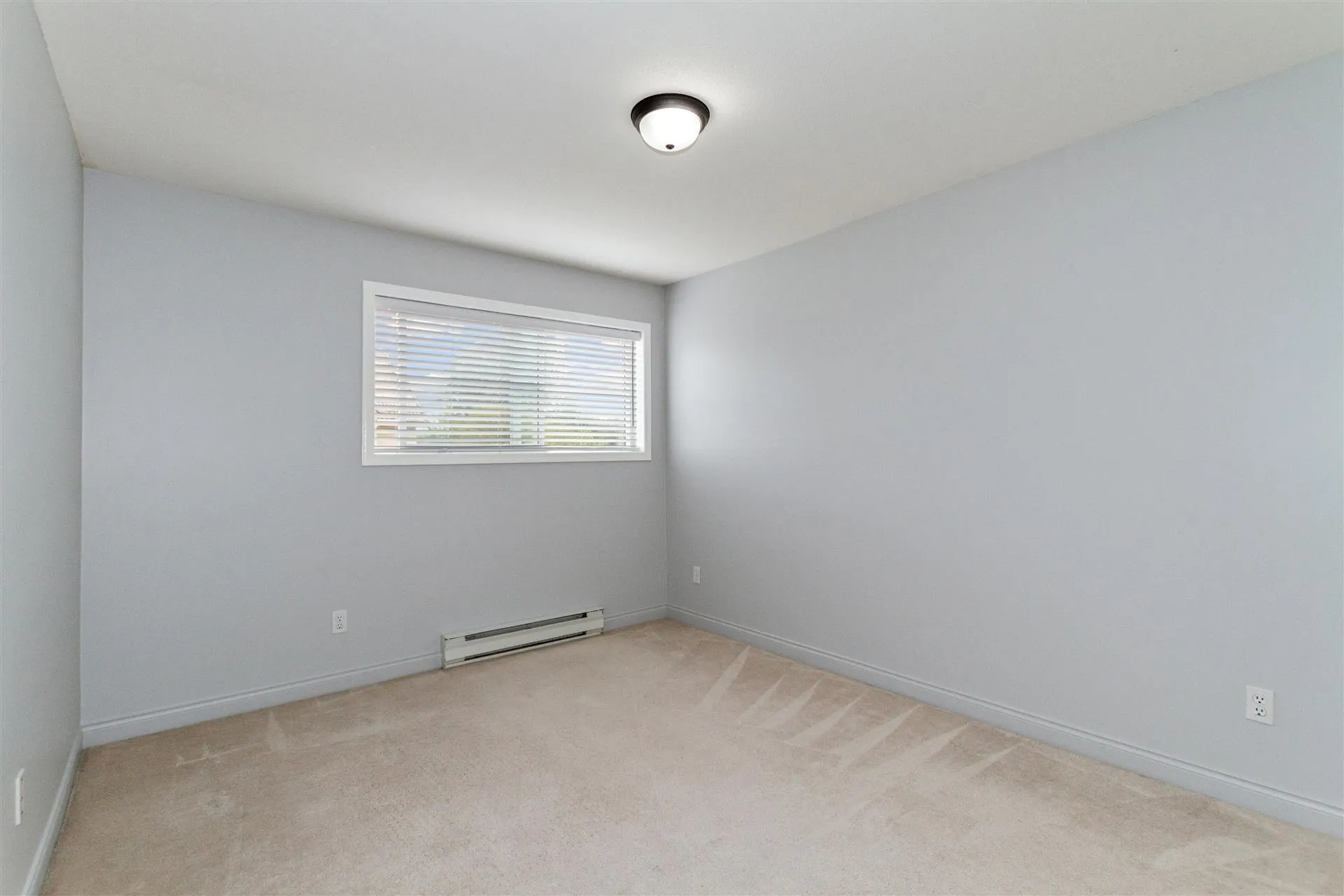 2 758 Riverside Drive