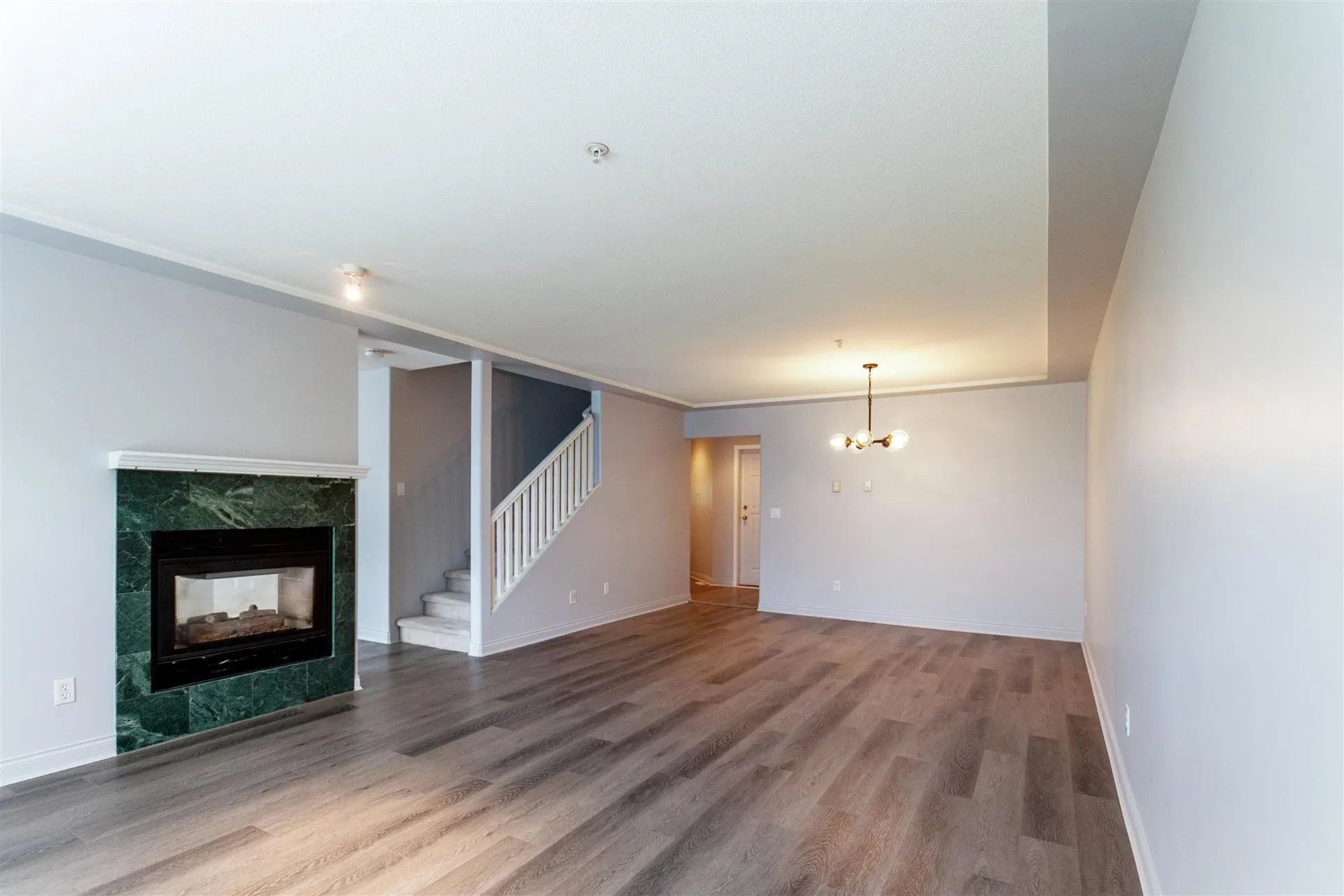 2 758 Riverside Drive