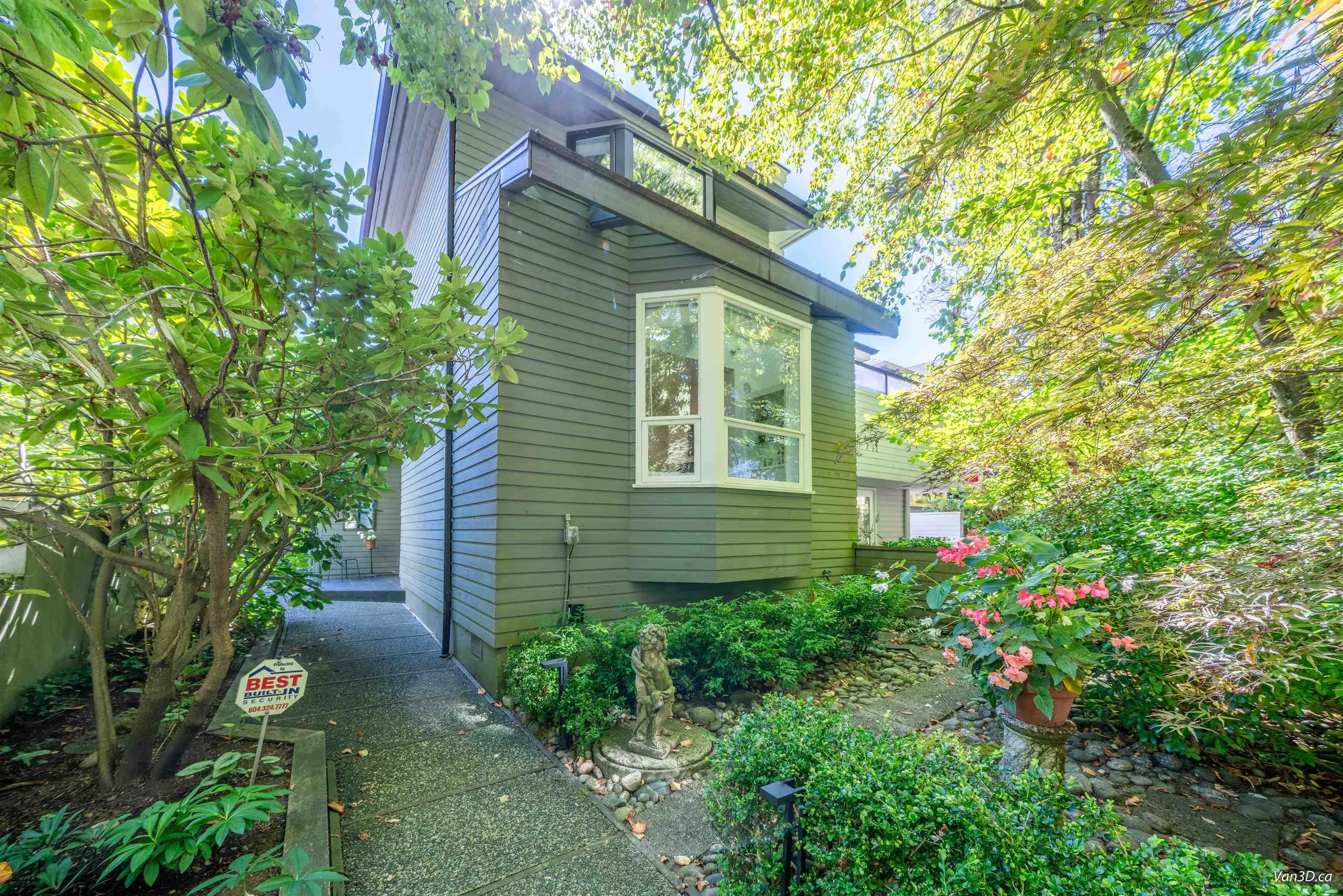 1744 W 14th Avenue