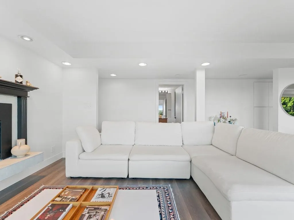 1040 Crestline Road