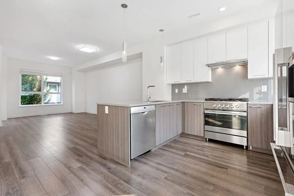 60 10311 River Drive