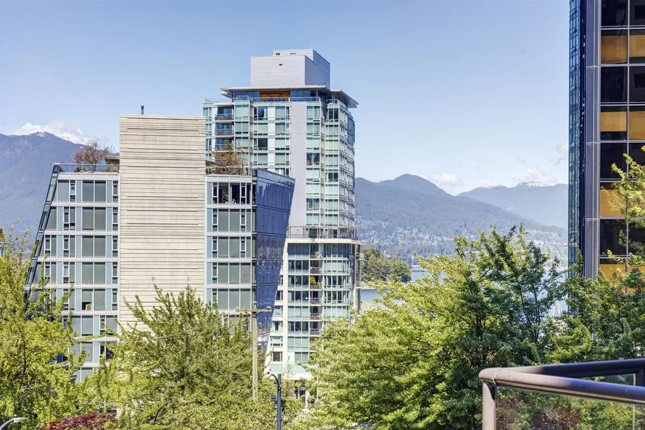 201 1367 Alberni Street