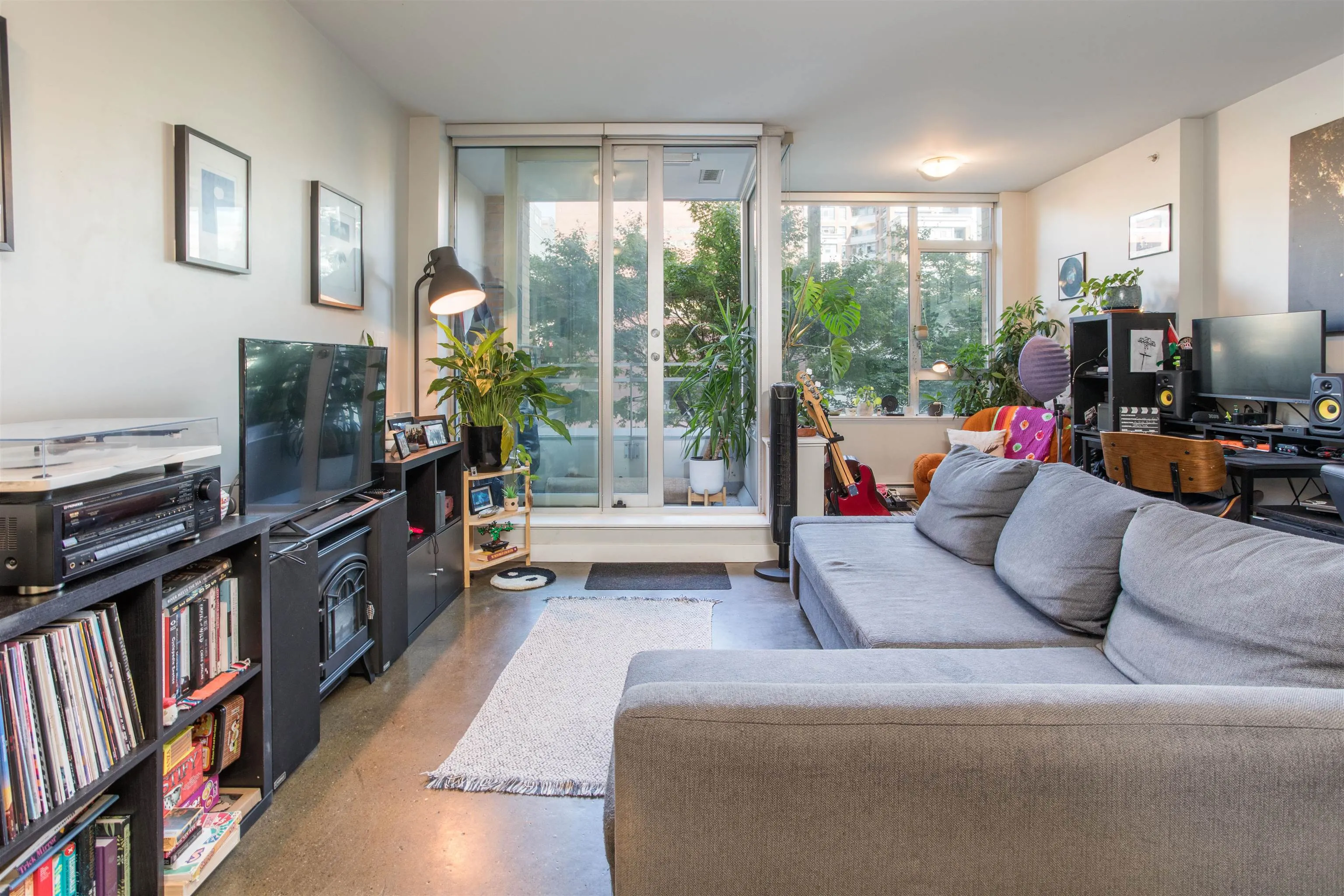 310 221 Union Street