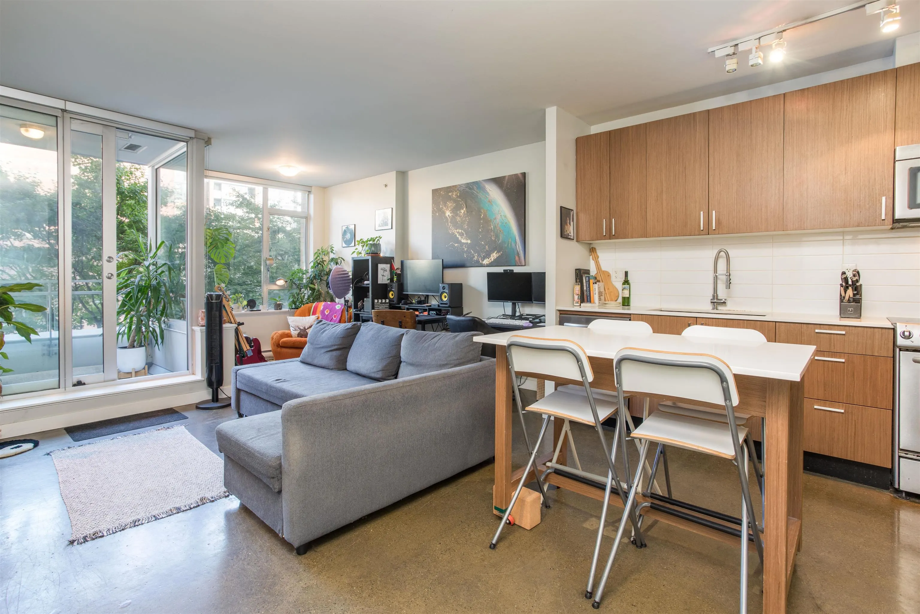 310 221 Union Street